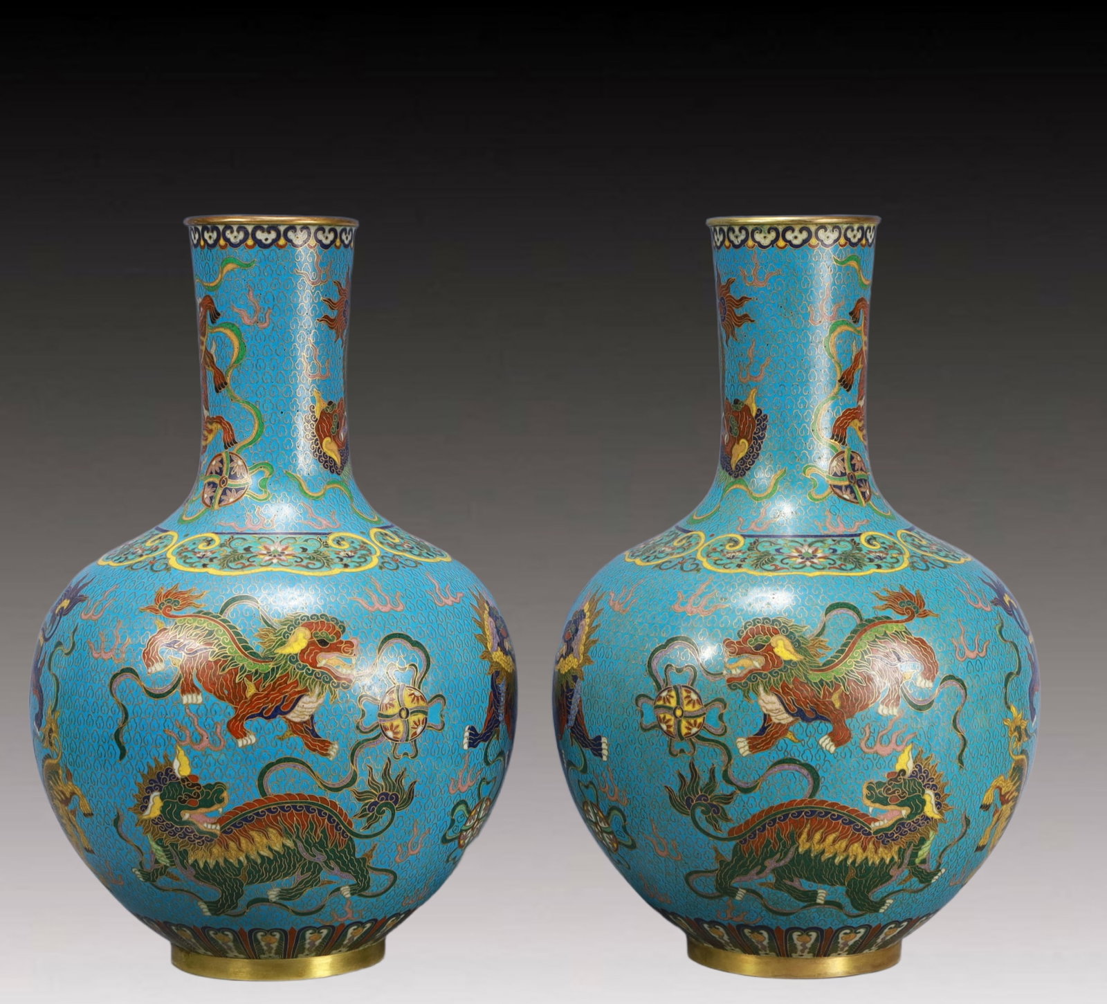A Pair of Exquisite Cloisonne Auspicious Beast Pattern Vases: A Pair of Exquisite Cloisonne Auspicious Beast Pattern Vases ,Qing Dynasty, China,Qianlong Four-character Mark,Size：9.8inx16.5in; Weight：7000g 一对景泰蓝