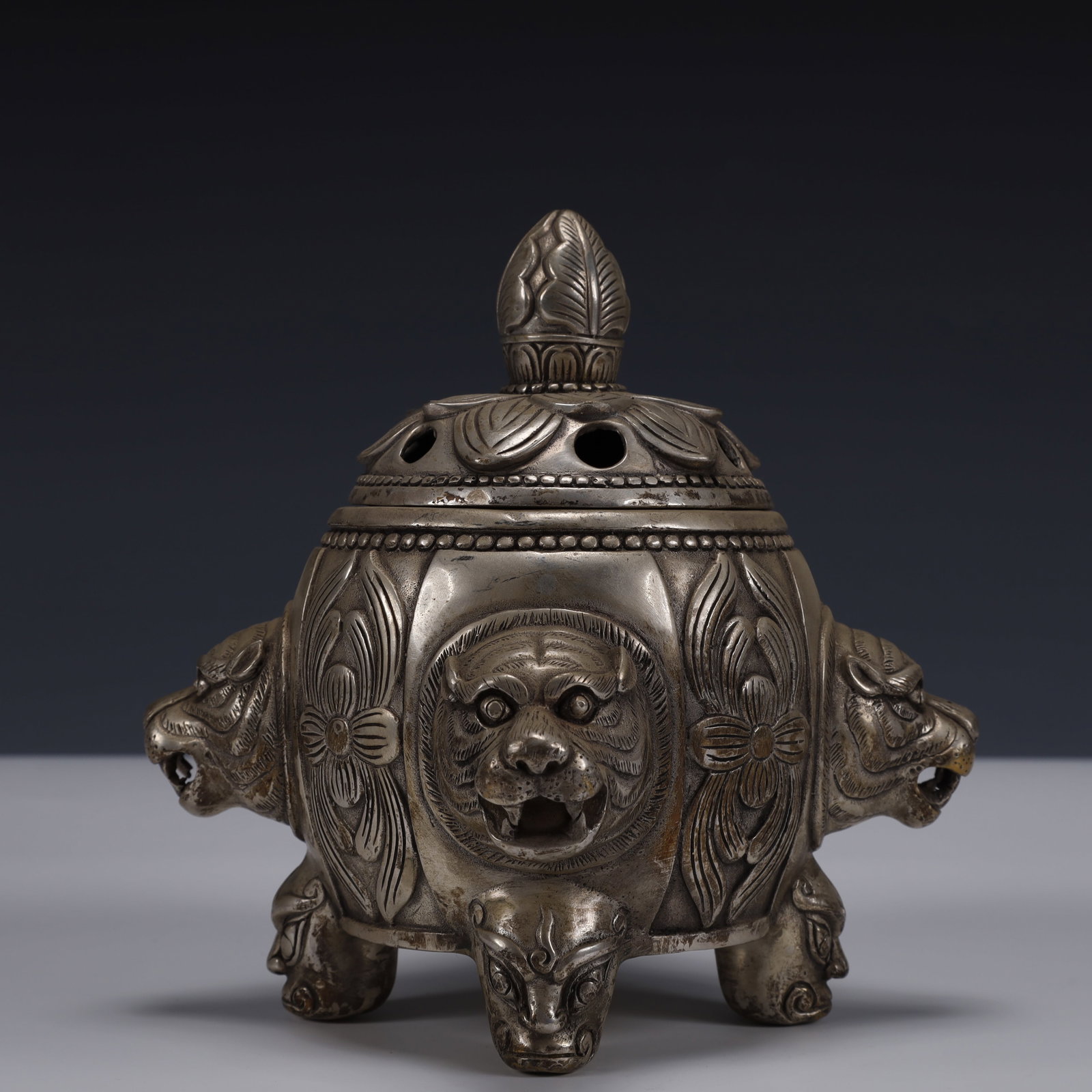 An Exquisite Silver-Plated Bronze Tiger Pattern Four legs Censer: An Exquisite Silver-Plated Bronze Tiger Pattern Four legs Censer ,Ming Dynasty, China,Xuande Four-character Mark,Size:4.7inx4.7inx6.3in,Weight:1100g 铜镀银老虎纹
