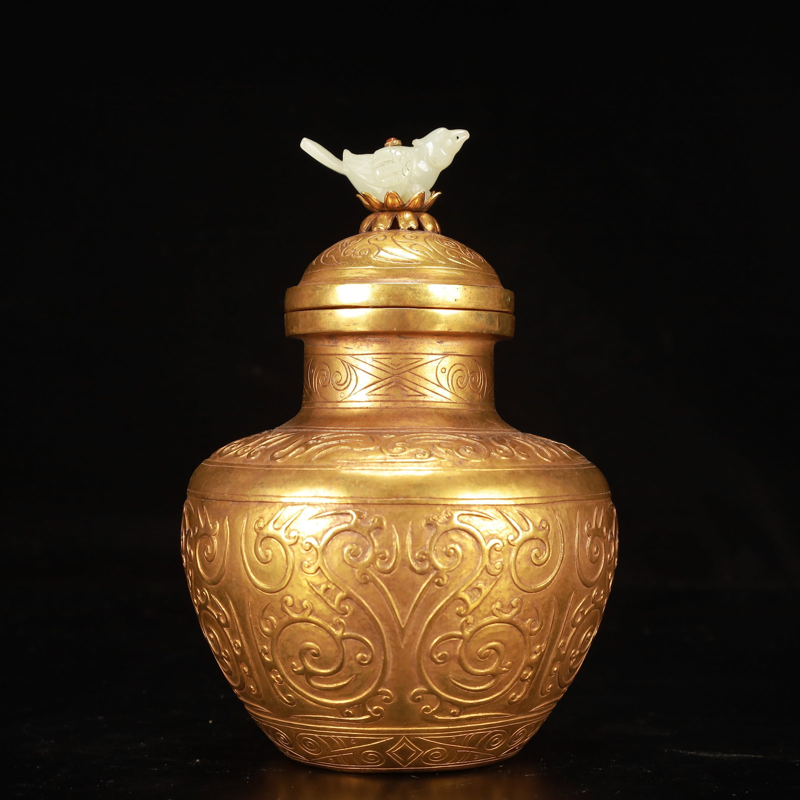 An Exquisite Gilt Bronze Inlaid White Jade Jar with Cover: An Exquisite Gilt Bronze Inlaid White Jade Jar with Cover,Qing Dynasty, China,Size:4.3inx6.7in,Weight:550g 铜鎏金嵌白玉盖罐,中国清