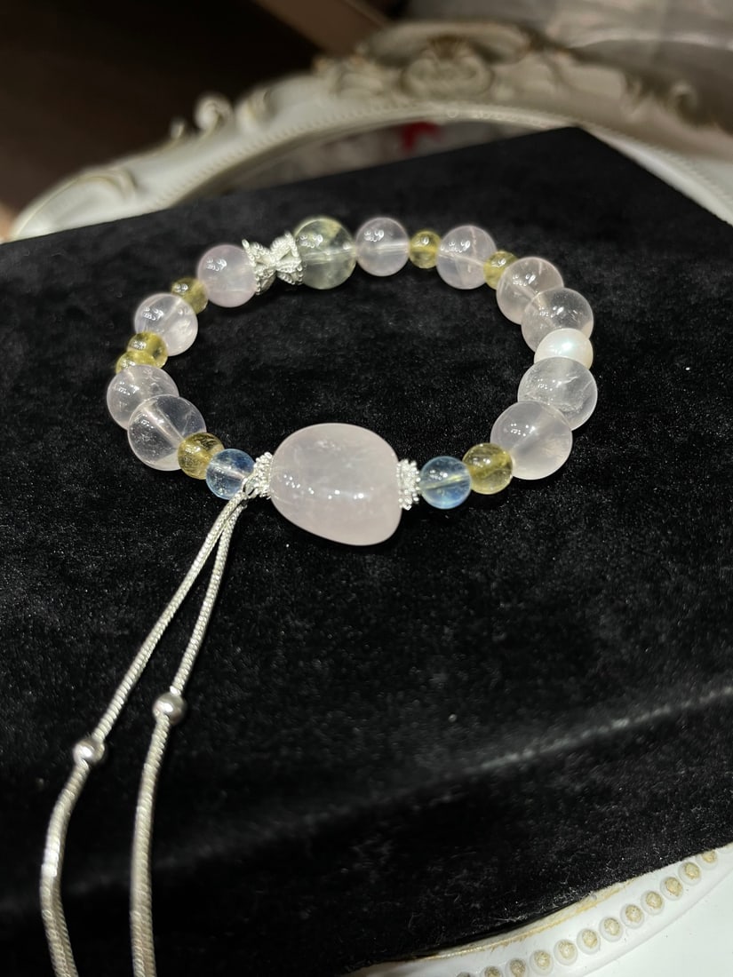 An Exquisite Crystal With Pearl Bracelet: An Exquisite Crystal With Pearl Bracelet,Size:0.4in 水晶配珍珠手串