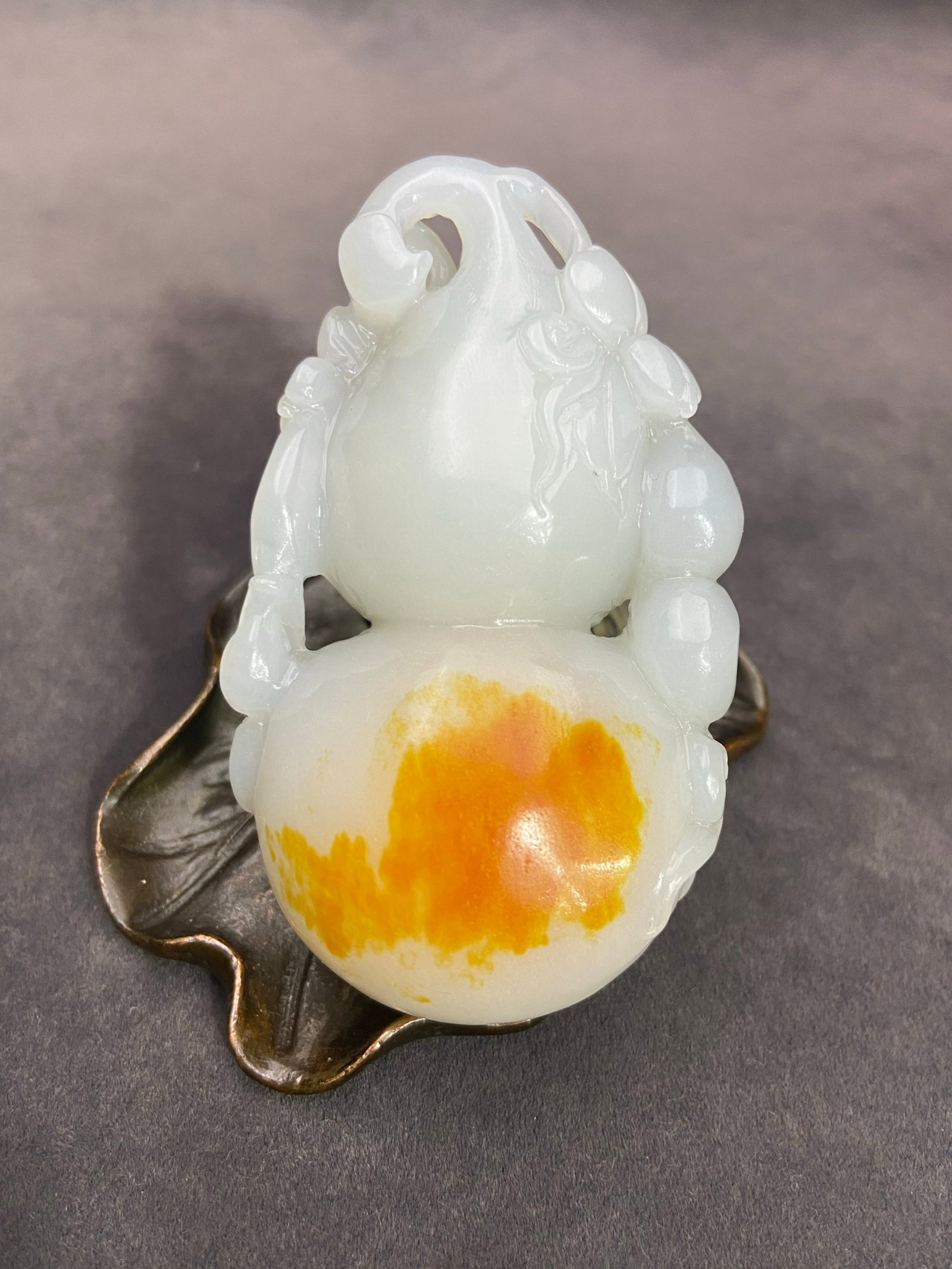 An Exquisite White Jade Gourd Hand Piece: An Exquisite White Jade Gourd Hand Piece,Qing Dynasty,China,Size:3inx1.9inx1.1in,Weight:114g 白玉葫芦手把件,中国清代