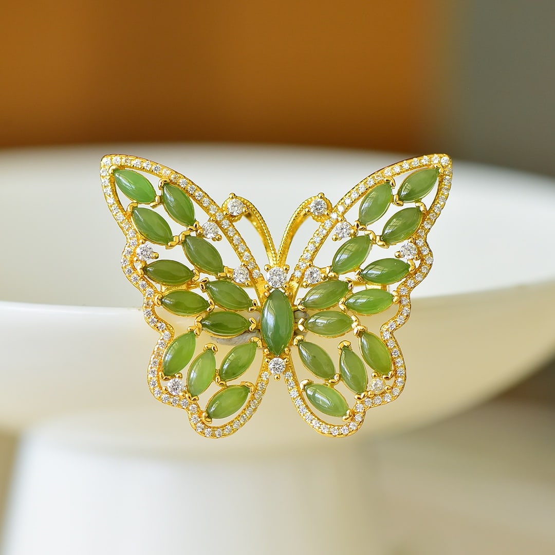An Exquisite Sterling Silver-Gold Plated Inlaid Jasper Pendant,Inlaid Diamond: An Exquisite Sterling Silver-Gold Plated Inlaid Jasper Pendant,Inlaid Diamond,Size:0.2inx0.3in 纯银镀金镶碧玉项链,嵌钻石