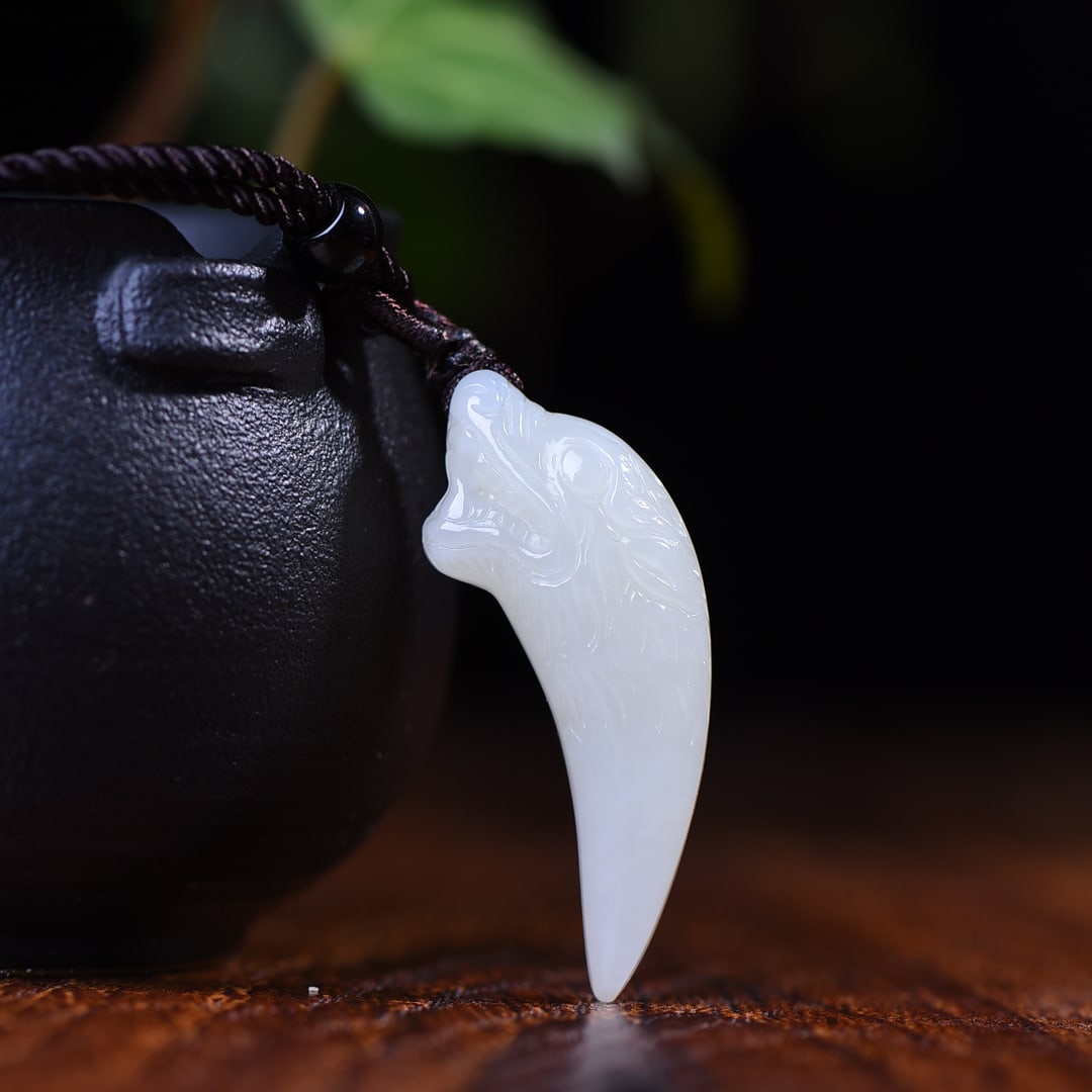 An Exquisite White Jade Pendant: An Exquisite White Jade Pendant,Size: 0.6inx1.6in 白玉挂件