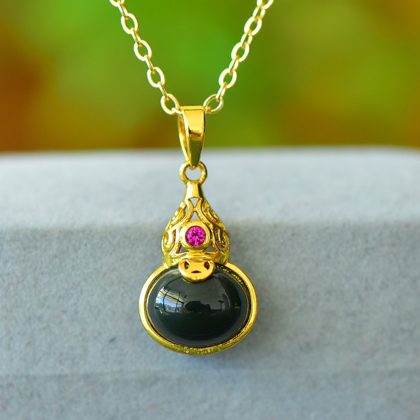 An Exquisite Bronze-Gold Plated Inlaid Green Jade Gourd Necklace: An Exquisite Bronze-Gold Plated Inlaid Green Jade Gourd Necklace,Size:0.3inx0.4in 铜镀金镶青玉葫芦项链
