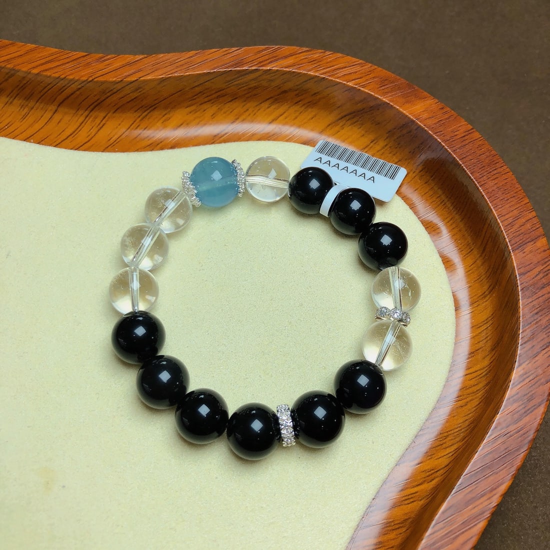 An Exquisite Crystal Bracelet: An Exquisite Crystal Bracelet,Size:0.4in,0.5in,Weight:35.2g 水晶手串