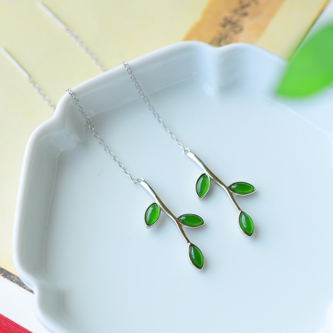 A Pair of Exquisite Sterling Silver Inlaid Jasper Earrings: A Pair of Exquisite Sterling Silver Inlaid Jasper Earrings,Size:0.6inx4.2in 一对纯银镶碧玉耳环
