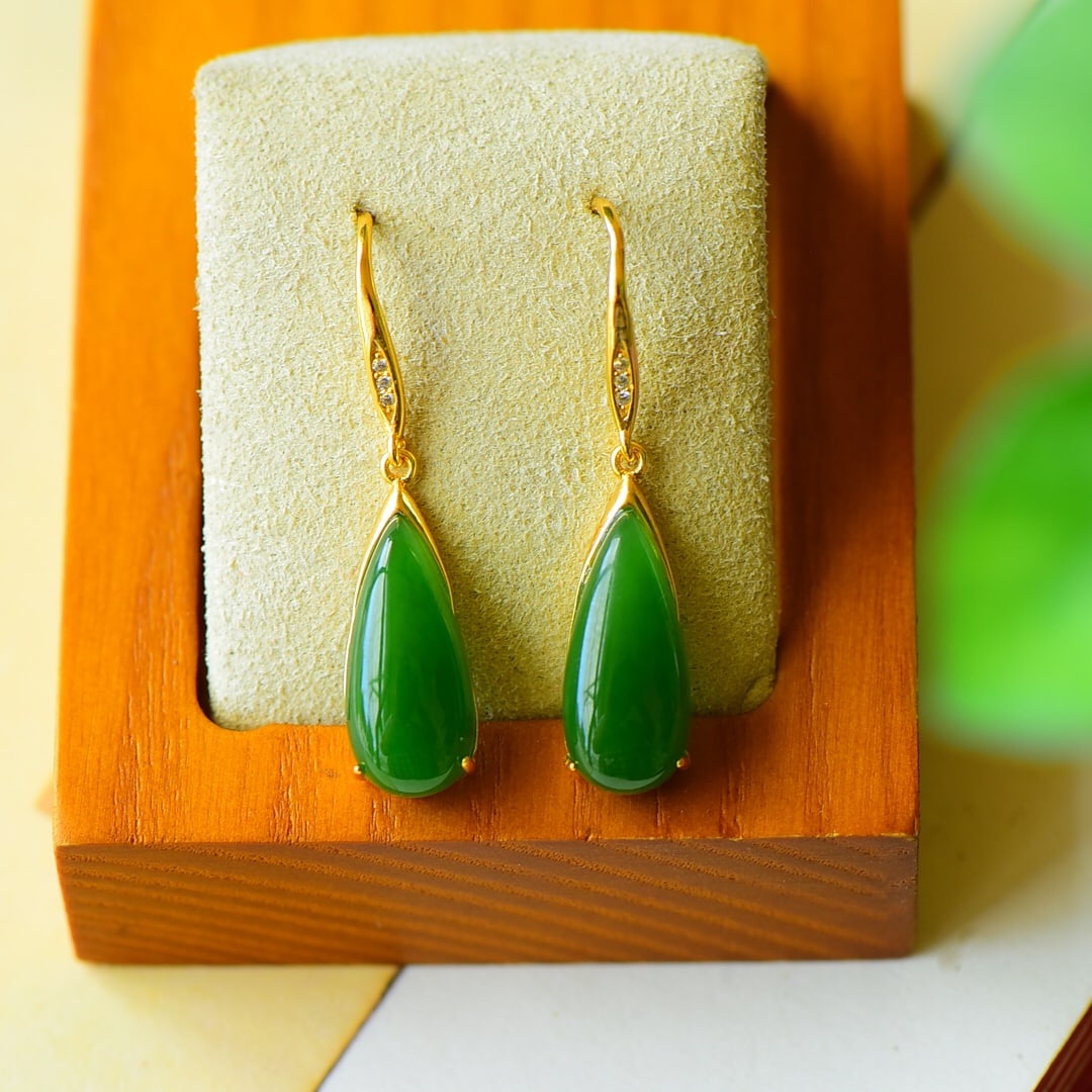 A Pair of Exquisite Sterling Silver-Gold Plated Inlaid Jasper Earrings: A Pair of Exquisite Sterling Silver-Gold Plated Inlaid Jasper Earrings,Size:0.3inx1.5in 一对纯银镀金镶碧玉耳环