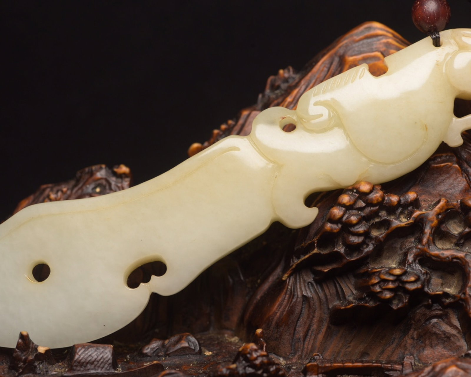 An Exquisite White Jade Beast Pattern Sword - 5