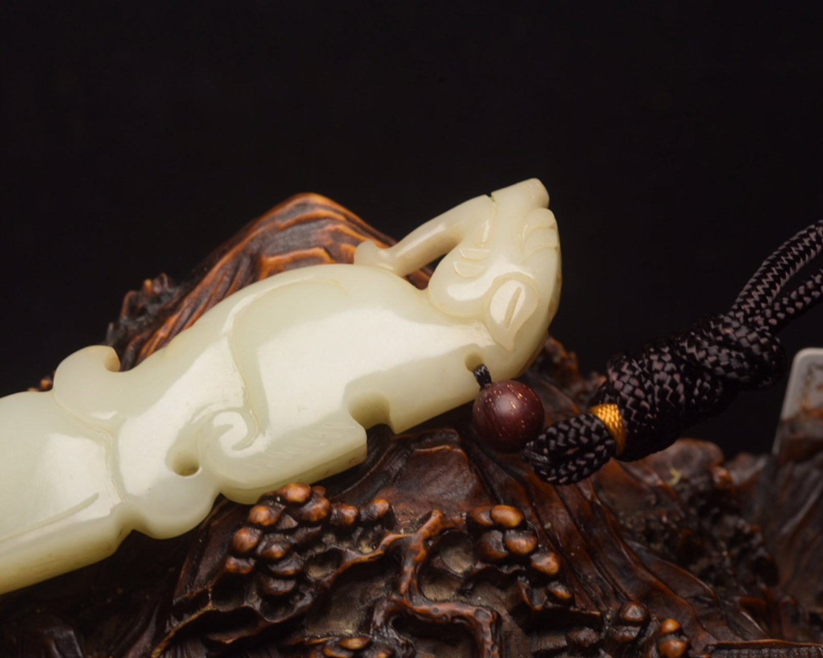 An Exquisite White Jade Beast Pattern Sword - 7