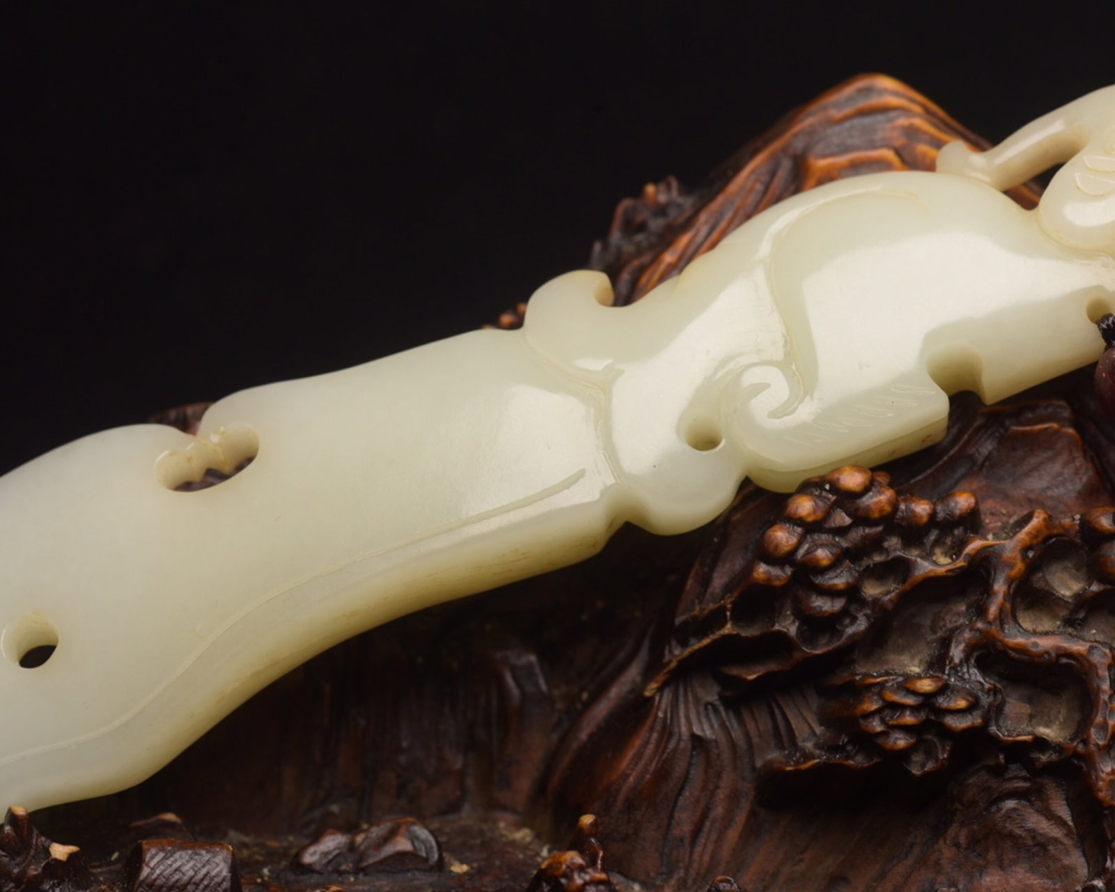 An Exquisite White Jade Beast Pattern Sword - 8