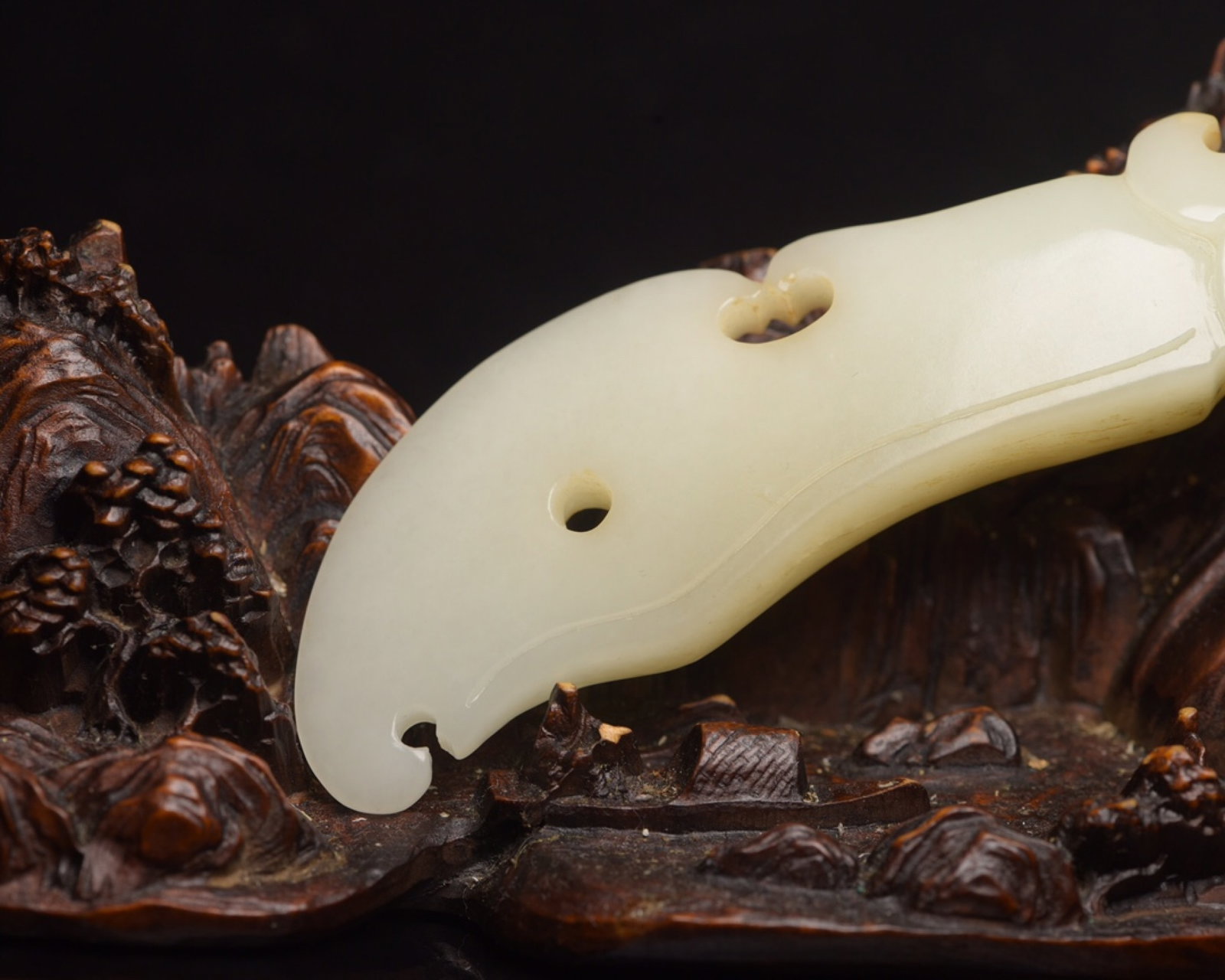 An Exquisite White Jade Beast Pattern Sword - 9