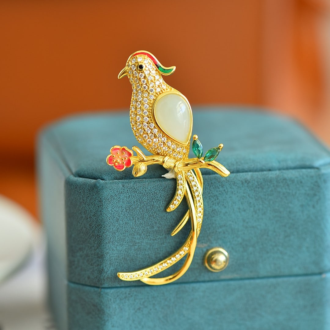 An Exquisite Sterling Silver-Gold Plated Inlaid White Jade Bird Brooch,Inlaid Diamond: An Exquisite Sterling Silver-Gold Plated Inlaid White Jade Bird Brooch,Inlaid Diamond,Size:0.3inx0.5in 纯银镀金镶白玉鸟胸针,嵌钻