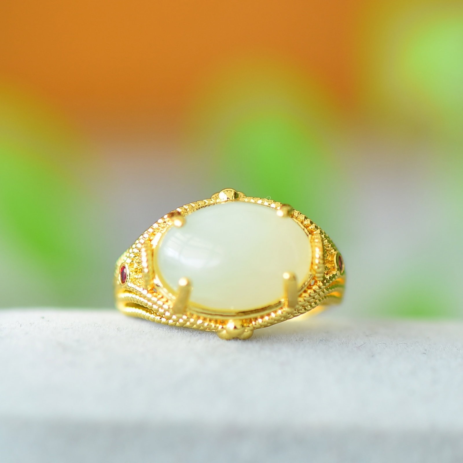 An Exquisite Bronze-Gold Plated Inlaid White Jade Ring: An Exquisite Bronze-Gold Plated Inlaid White Jade Ring,Size:0.4inx0.6in 铜镀金镶白玉戒指