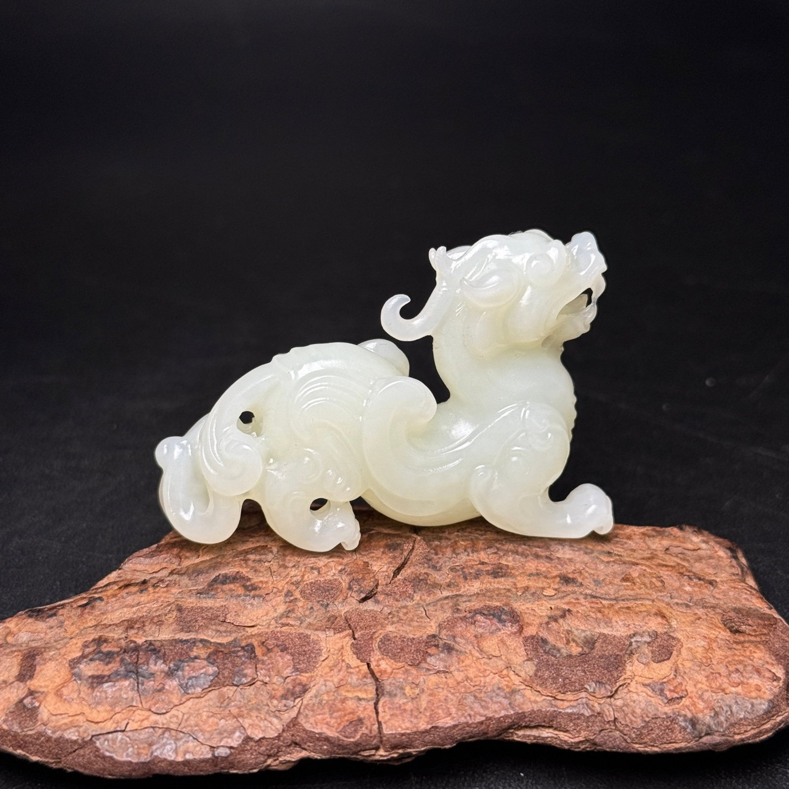 An Exquisite White Jade Wealth-Attracting Creature Ornament: An Exquisite White Jade Wealth-Attracting Creature Ornament,Qing Dynasty,China,Size:2.2inx1.4inx0.6in,Weight:32g 白玉貔貅摆件,中国清代