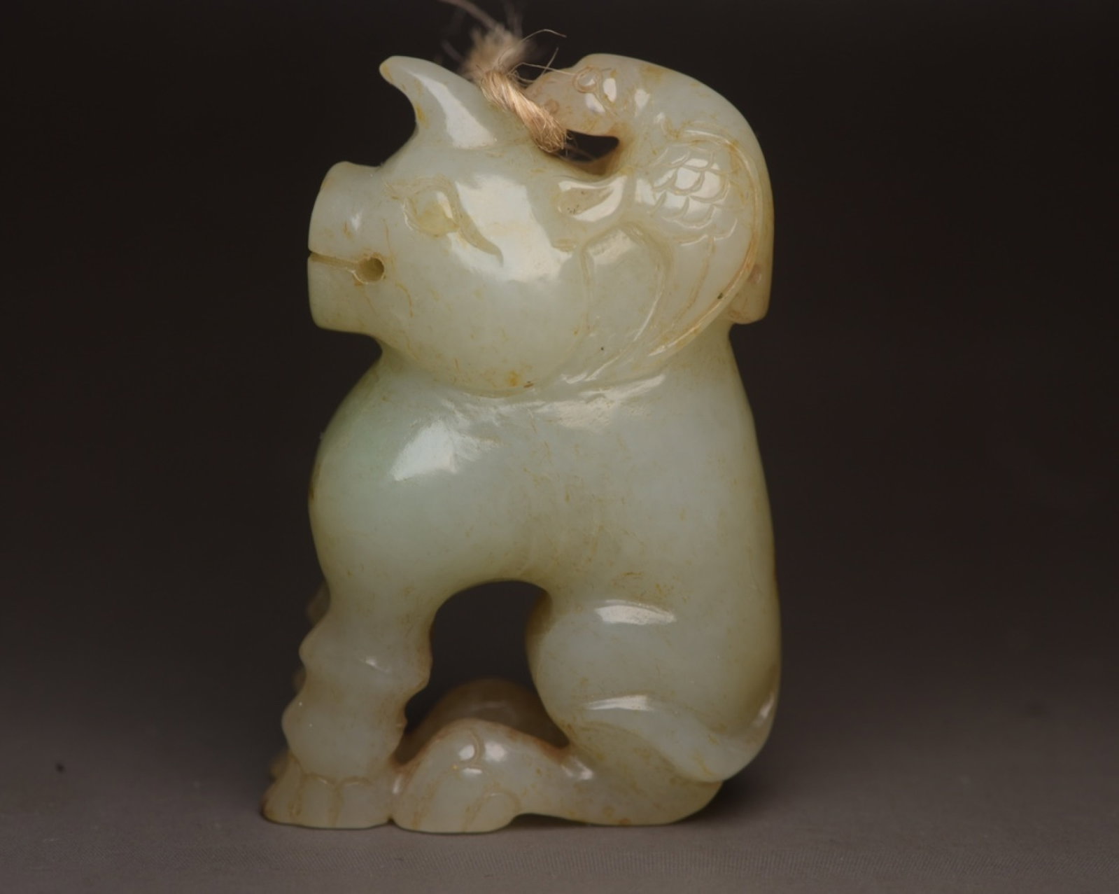 An Exquisite White Jade Beast Ornament: An Exquisite White Jade Beast Ornament,Qing Dynasty,China,Size:2inx1.4inx0.8in,Weight:57g 白玉兽摆件,中国清代