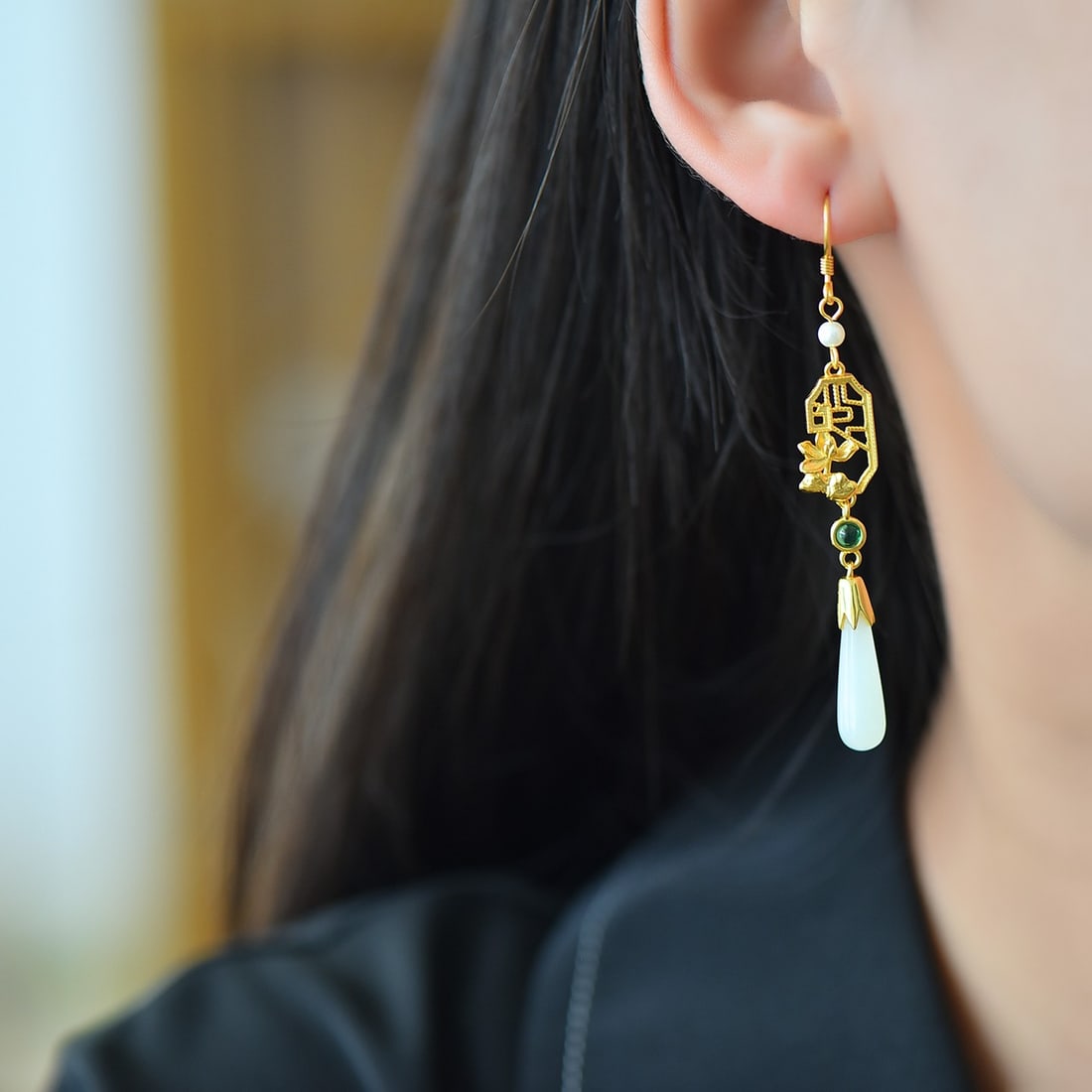 A Pair of Exquisite Sterling Silver-Gold Plated Inlaid White Jade Earrings,Inlaid Pearls (1 of 6)