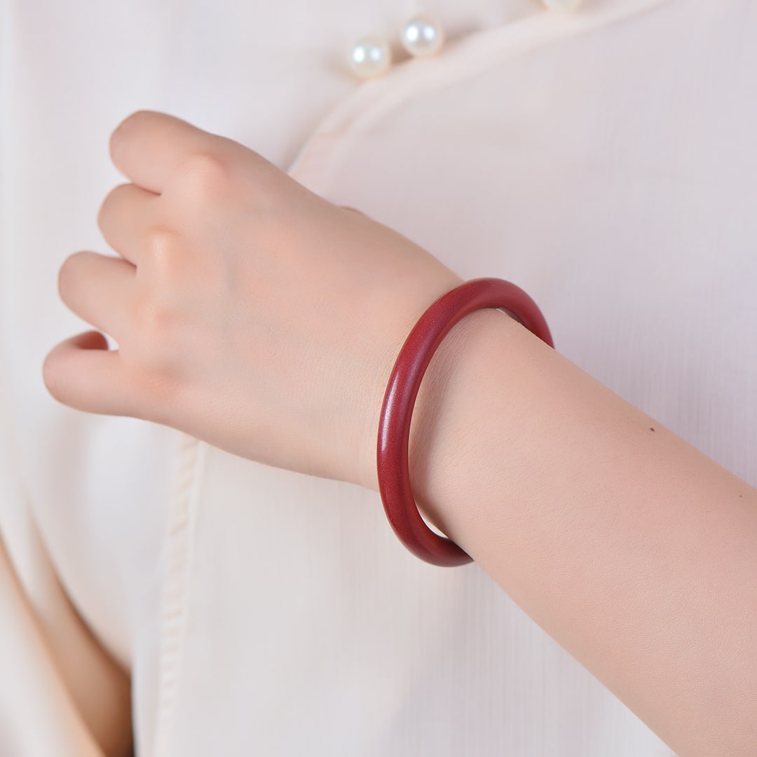 An Exquisite Cinnabar Bracelets