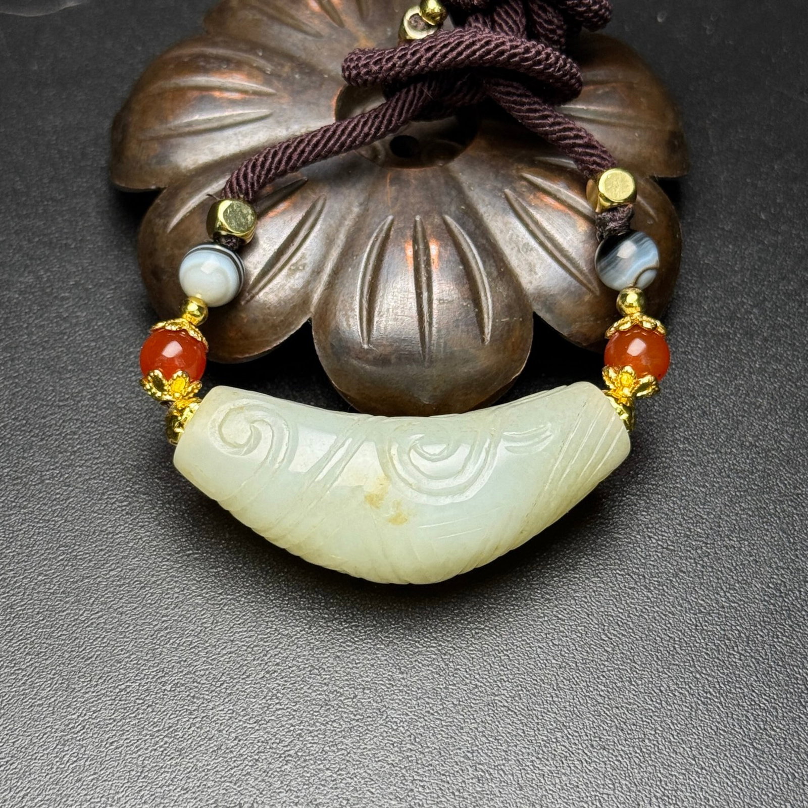 An Exquisite White Jade Pendant: An Exquisite White Jade Pendant,Qing Dynasty,China,Size:1.7inx0.6inx0.6in,Weight:20g 白玉挂件,中国清代