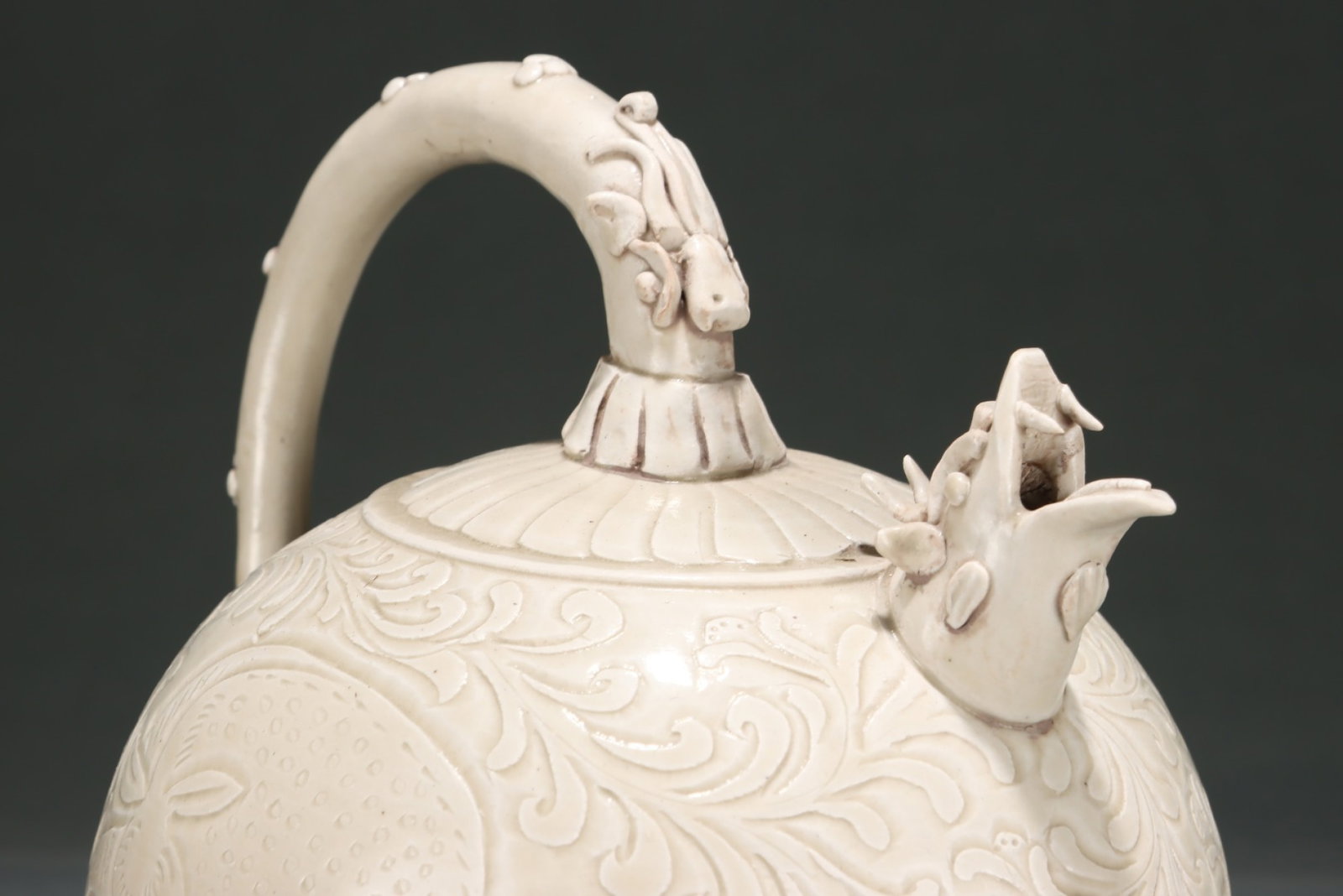An Exquisite Ding yao White Glazed Flower Pattern Loop-Handled Pot - 5