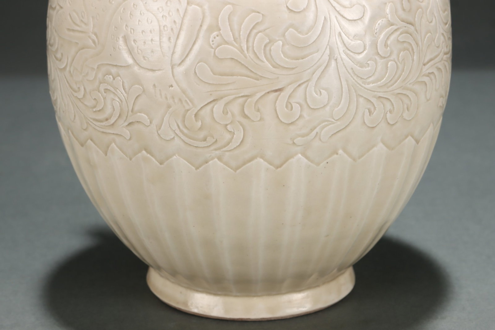 An Exquisite Ding yao White Glazed Flower Pattern Loop-Handled Pot - 6