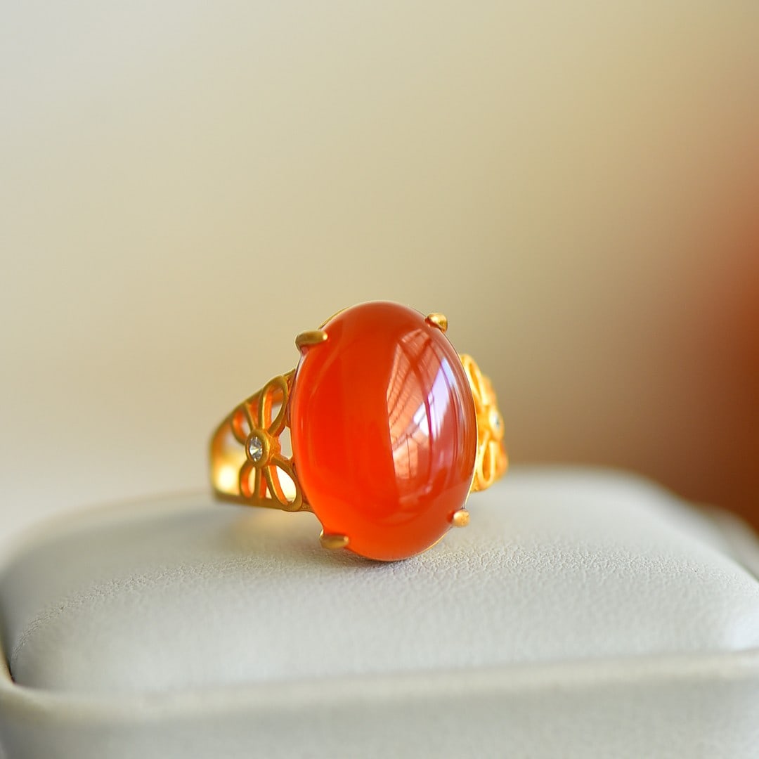 An Exquisite Sterling Silver-Gold Plated Inlaid Agate Ring: An Exquisite Sterling Silver-Gold Plated Inlaid Agate Ring,Size:0.5inx0.7in 纯银镀金镶玛瑙戒指