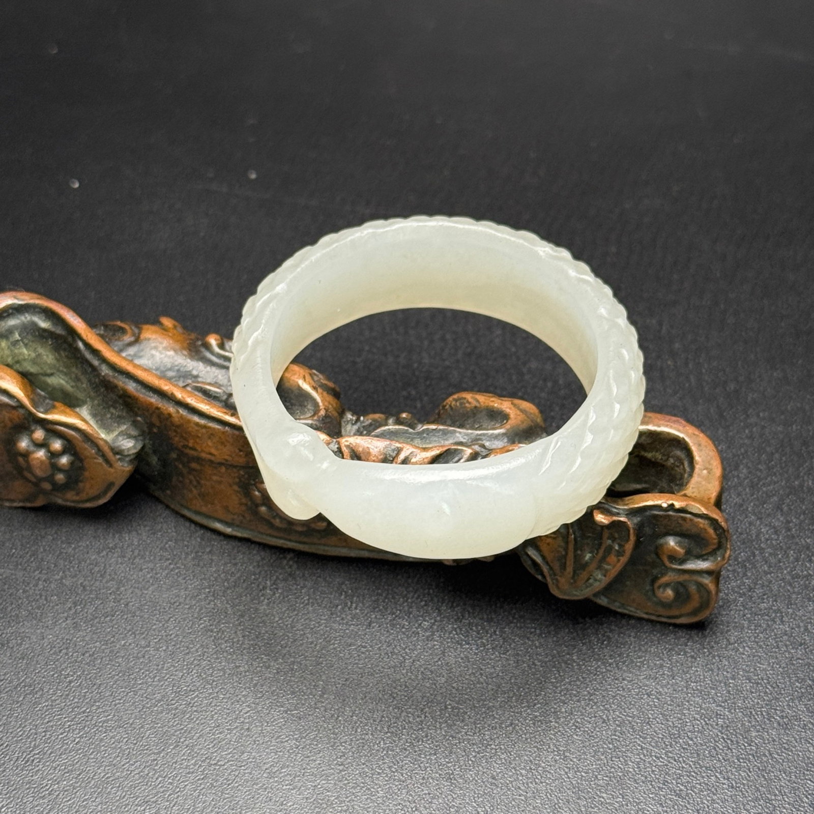 An Exquisite White Jade Thumb Ring: An Exquisite White Jade Thumb Ring,Qing Dynasty,China,Size:1.5inx2inx0.6in,Weight:23g 白玉扳指,中国清代