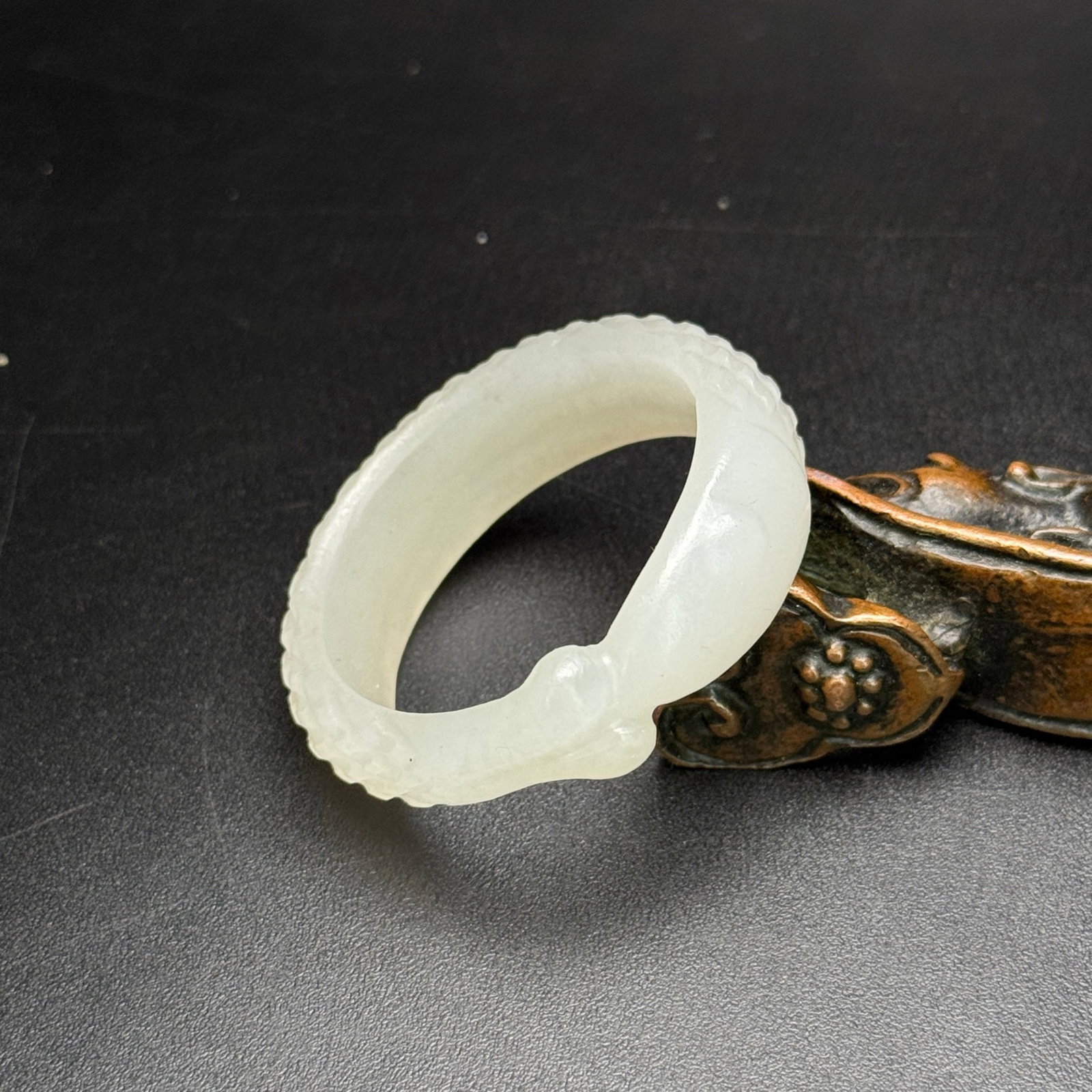 An Exquisite White Jade Thumb Ring - 4