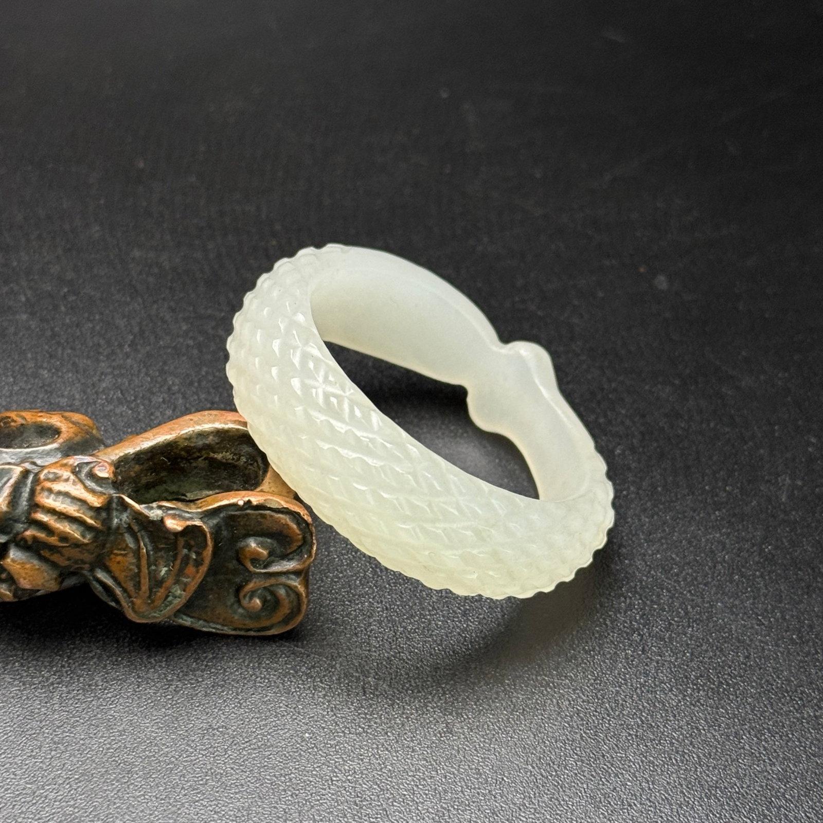 An Exquisite White Jade Thumb Ring - 5