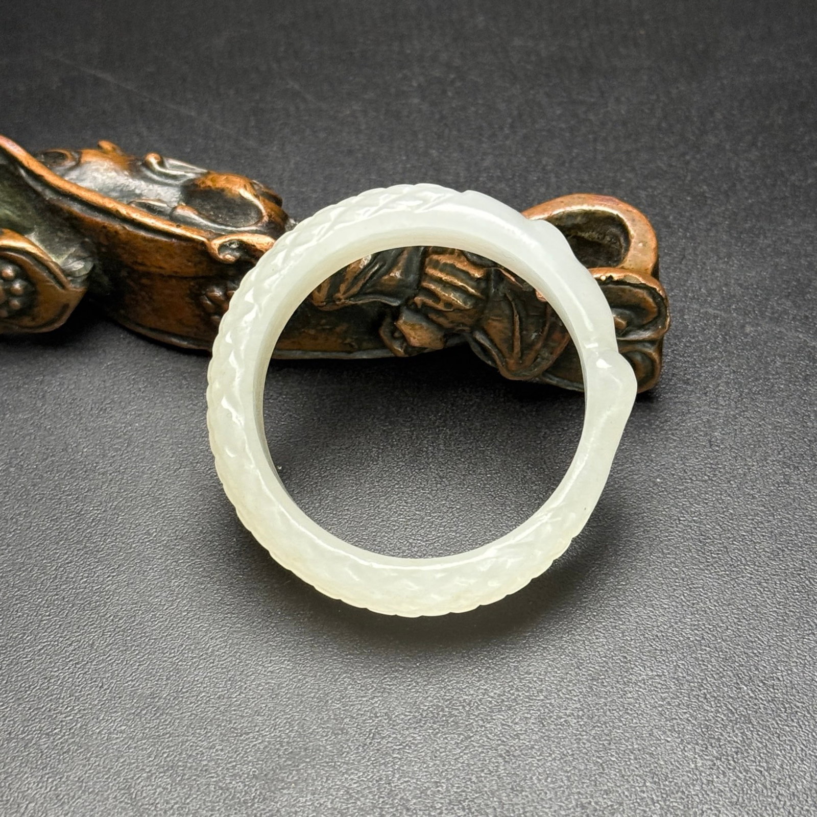An Exquisite White Jade Thumb Ring - 6