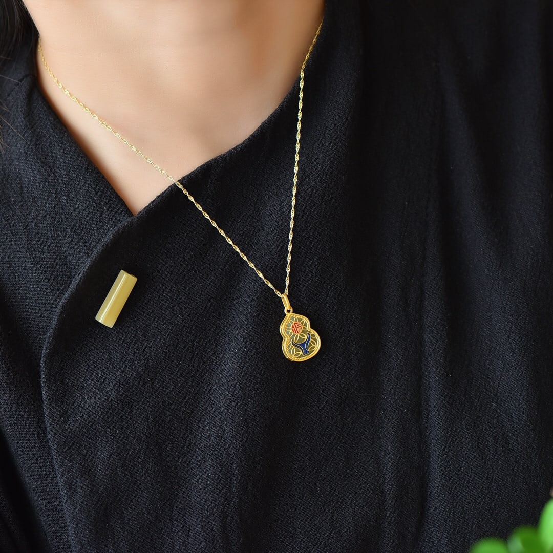 An Exquisite Sterling Silver-Gold Plated Inlaid White Jade Enamel Necklace: An Exquisite Sterling Silver-Gold Plated Inlaid White Jade Enamel Necklace,Size:0.5inx0.7in 纯银镀金镶白玉珐琅项链