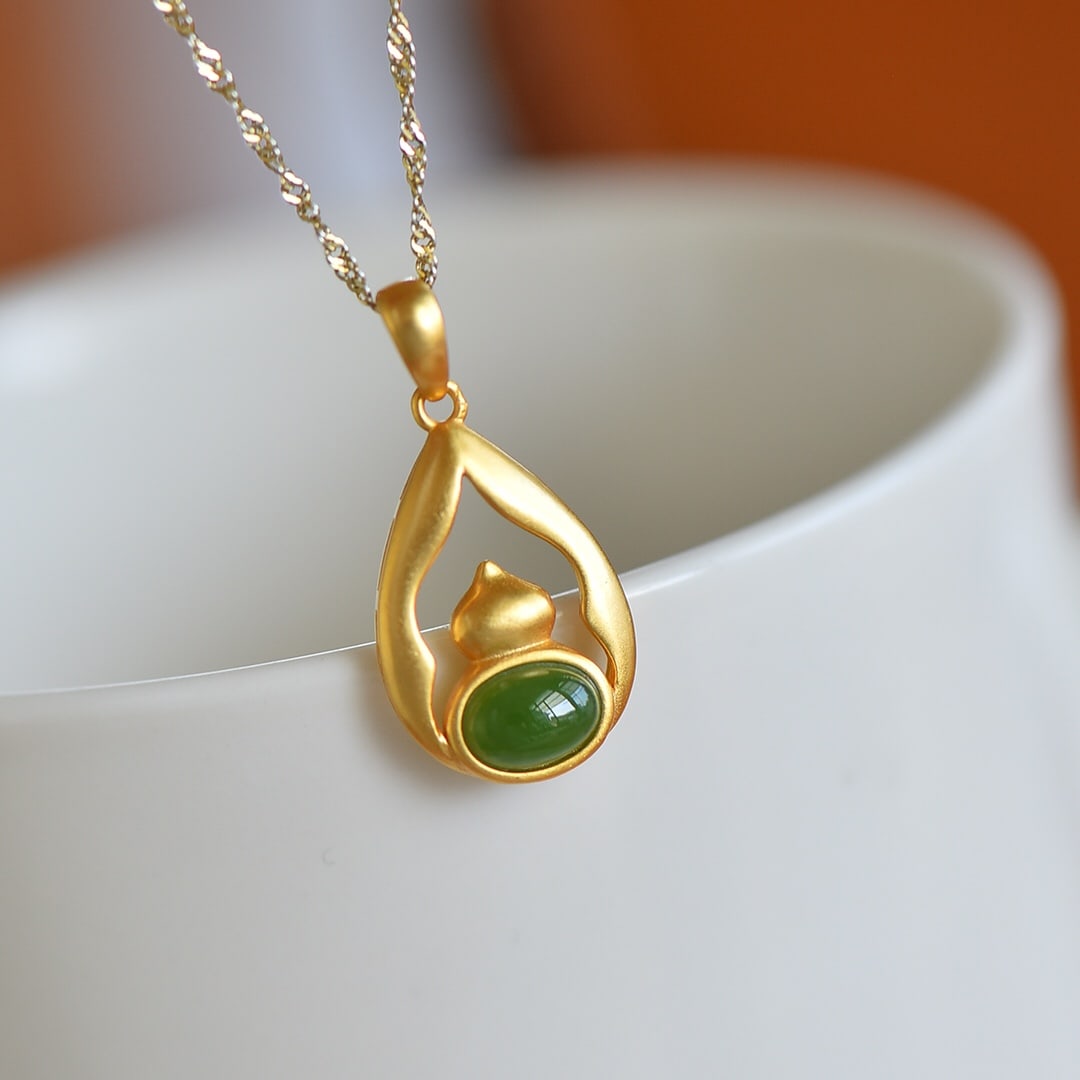 An Exquisite Sterling Silver-Gold Plated Inlaid Jasper Necklace: An Exquisite Sterling Silver-Gold Plated Inlaid Jasper Necklace,Size:0.2inx0.3in 纯银镀金镶碧玉项链