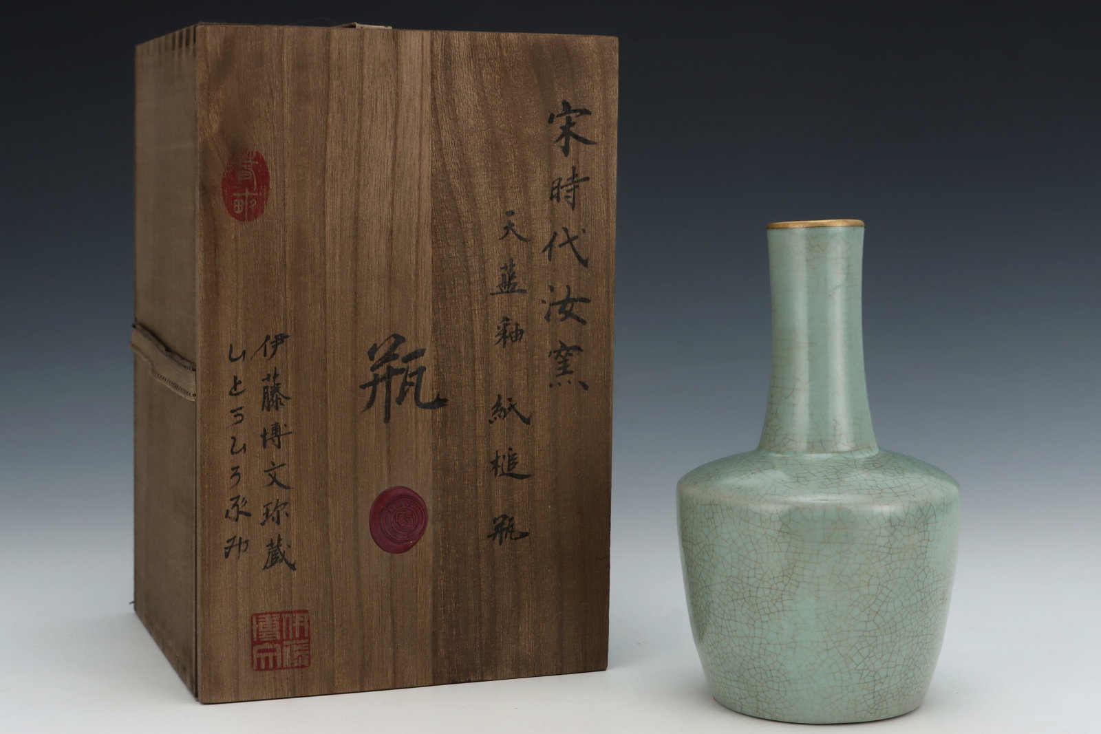 An Exquisite Ru yao Sky Blue Glazed Vase,with an Imperial Poem by Emperor Qianlong: An Exquisite Ru yao Sky Blue Glazed Vase,with an Imperial Poem by Emperor Qianlong,Song Dynasty,China,Size:8inx4.8in 汝窑天蓝釉瓶,带乾隆御&#