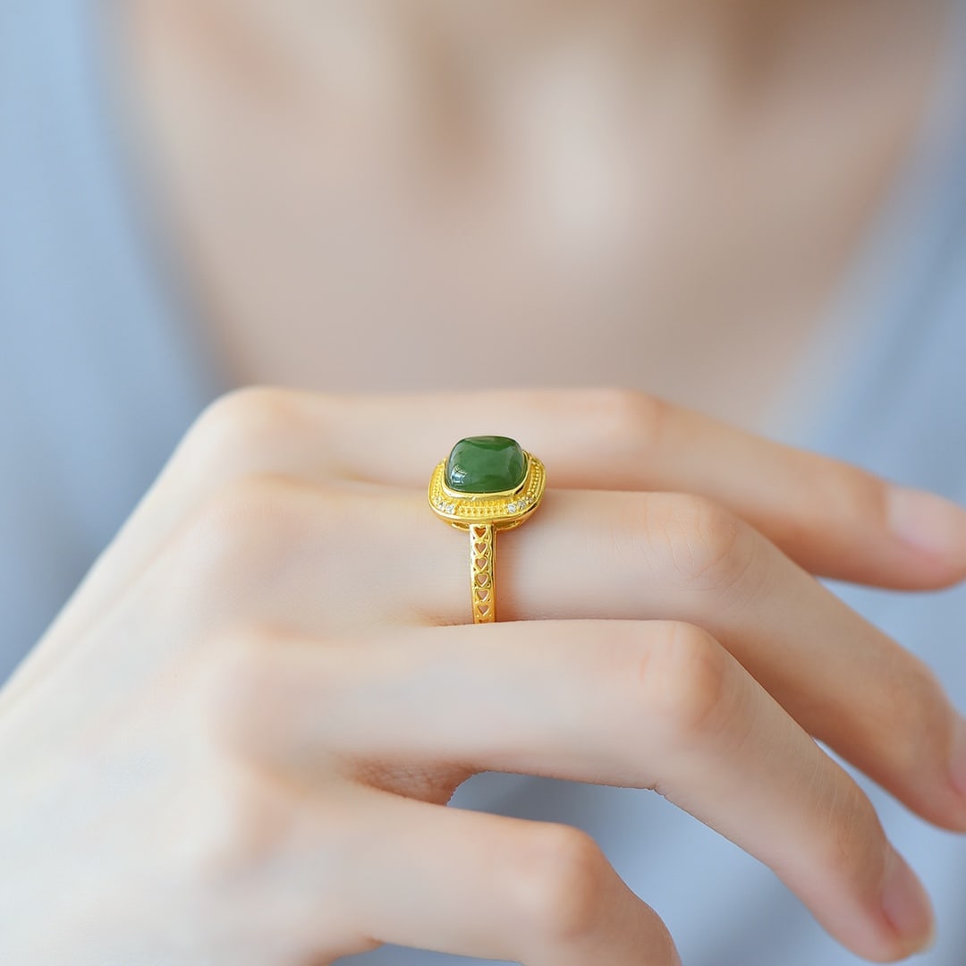An Exquisite Sterling Silver-Gold Plated Inlaid Jasper Ring,Inlaid Diamond: An Exquisite Sterling Silver-Gold Plated Inlaid Jasper Ring,Inlaid Diamond,Size:0.3inx0.3in 纯银镀金镶碧玉戒指,嵌钻石