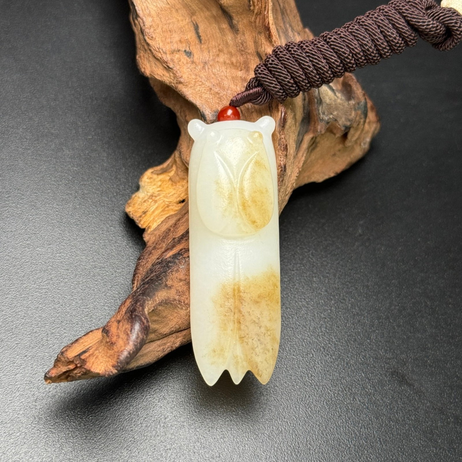 An Exquisite White Jade Cicada Pendant: An Exquisite White Jade Cicada Pendant,Qing Dynasty,China,Size:2.4inx0.8inx0.6in,Weight:31g 白玉蝉挂件,中国清代