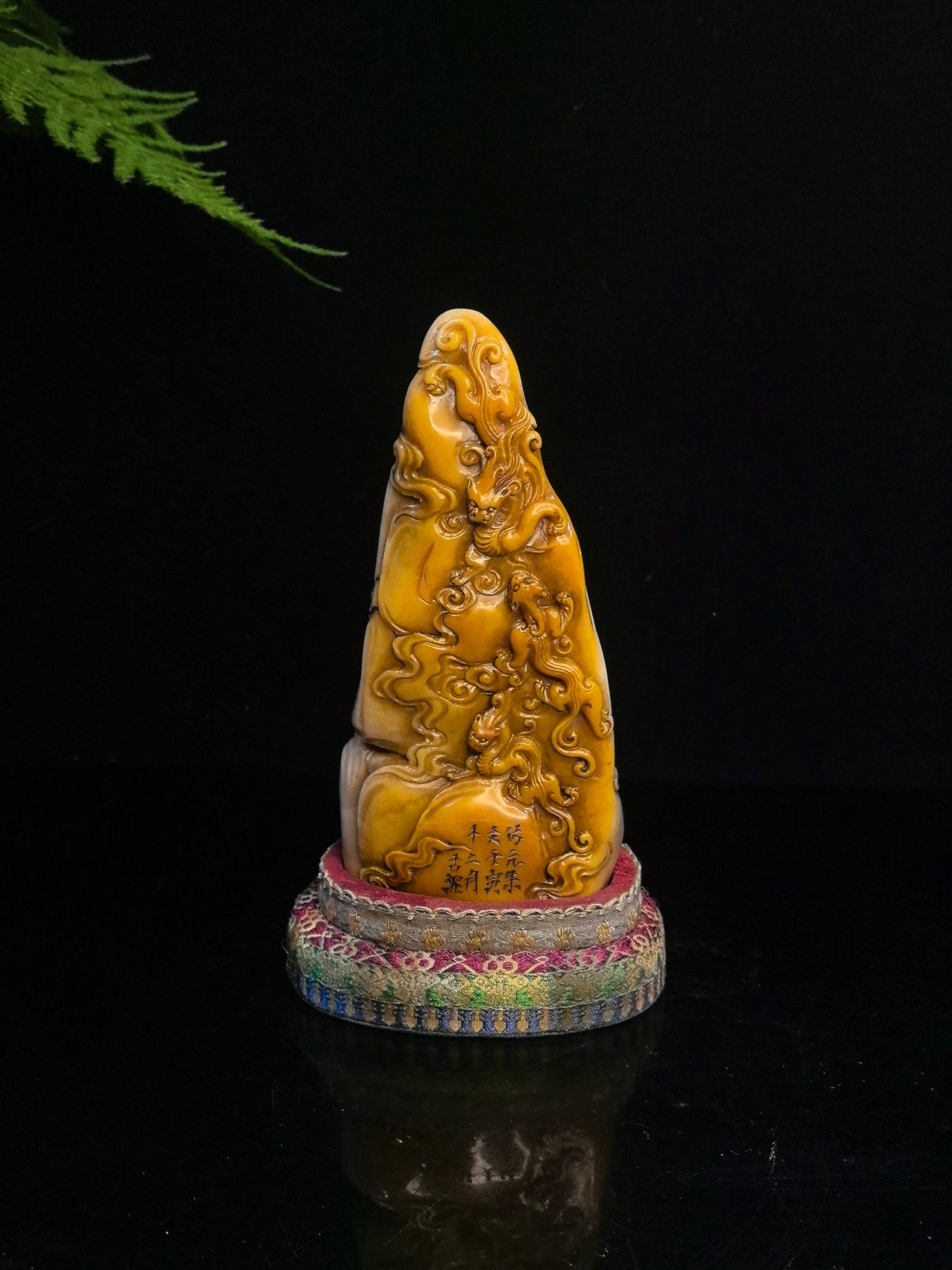 An Exquisite Tianhuang Stone Chi-Dragon Pattern Seal: An Exquisite Tianhuang Stone Chi-Dragon Pattern Seal,Qing Dynasty,China,Size:6.7inx3.1in,Weight:1158g 田黄石螭龙纹印章,中国清代