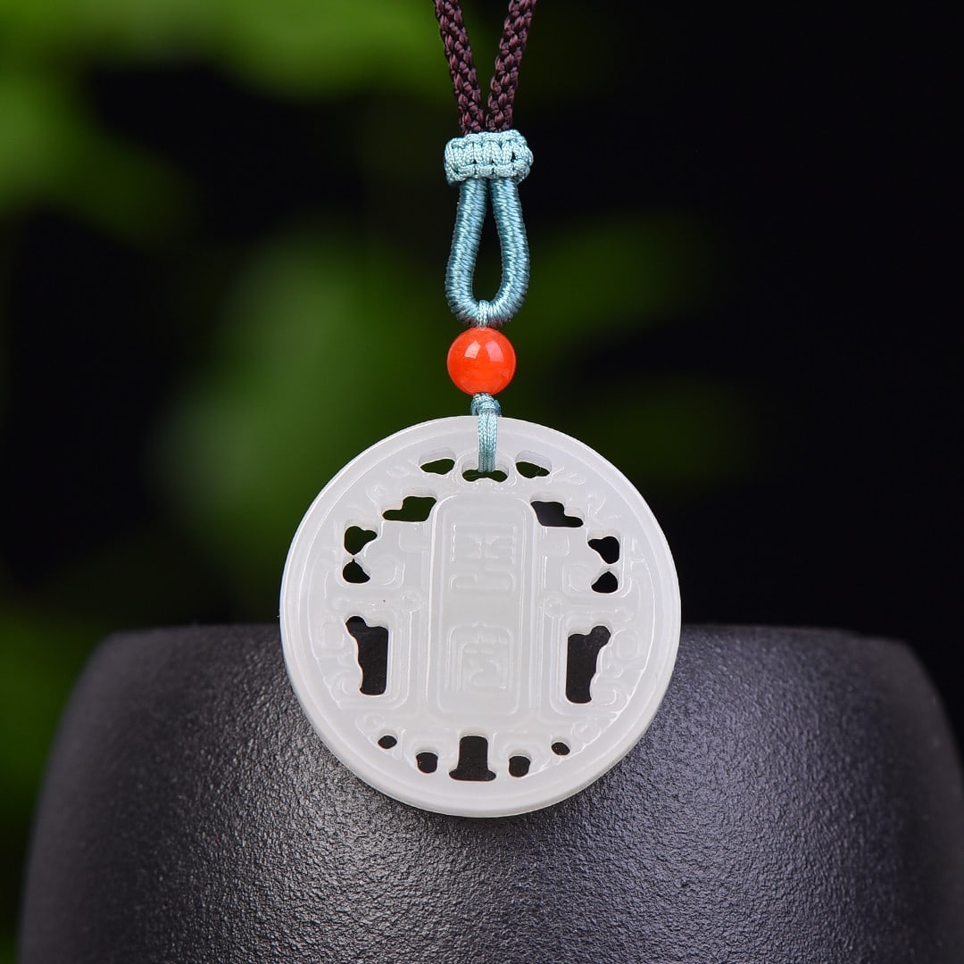 An Exquisite White Jade Pendant: An Exquisite White Jade Pendant,Size: 1.1inx1.1in 白玉挂件