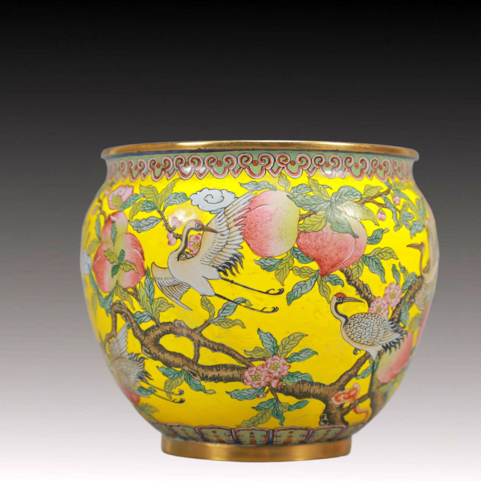 An Exquisite Painted Enamel Crane and Peach Pattern Vat: An Exquisite Painted Enamel Crane and Peach Pattern Vat,Qing Dynasty, China,Qianlong Four-character Mark,Size:3.7inx3.5in,Weight:300g 画珐琅鹤寿纹缸,中&