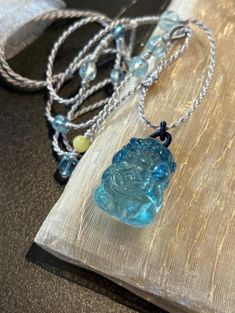 An Exquisite Aquamarine Auspicious Beast Necklace: An Exquisite Aquamarine Auspicious Beast Necklace,Size:0.7inx0.6in,Weight:10.5g 海蓝宝瑞兽项链