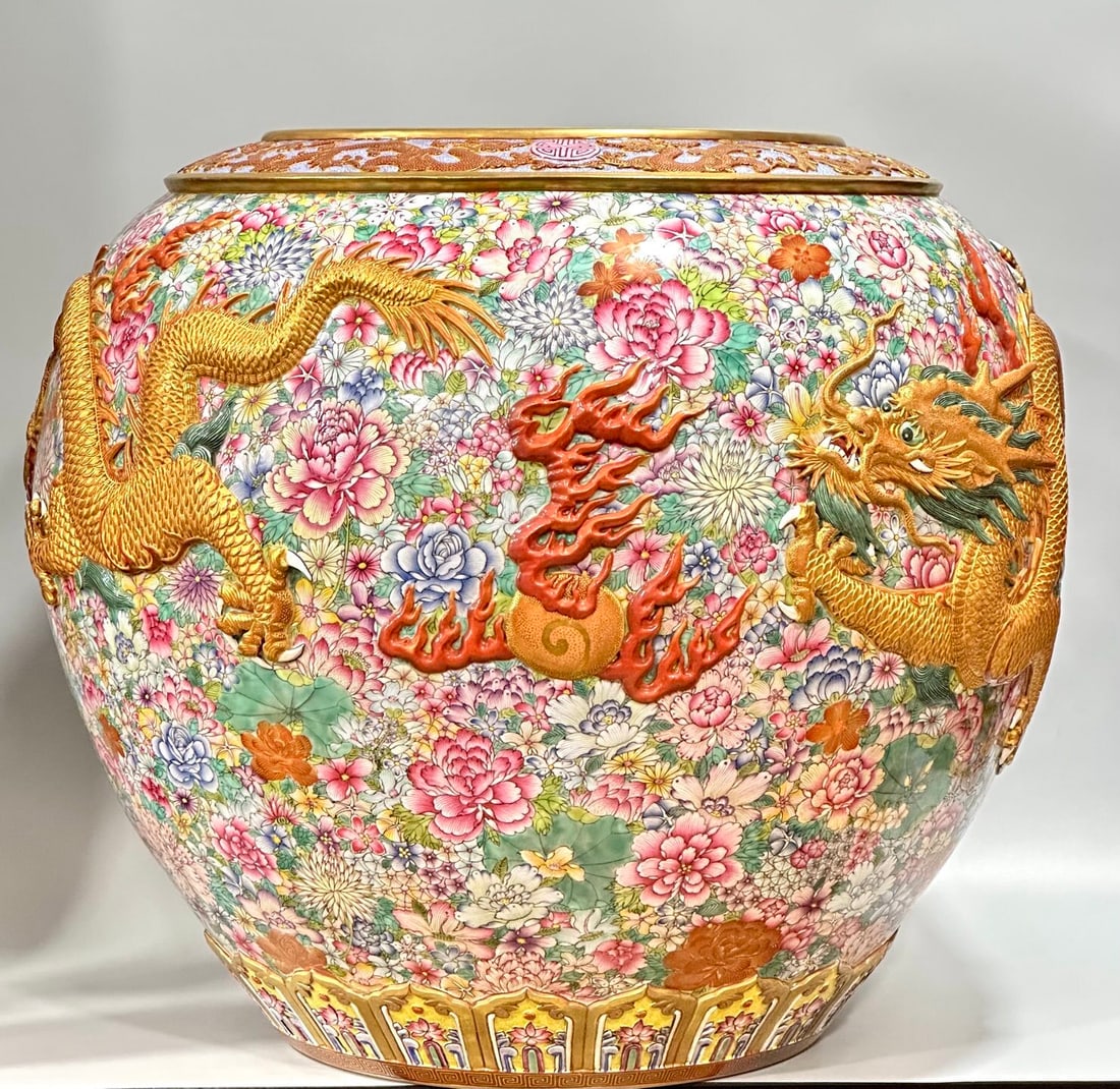 A Huge Enamel Painted Gold Flower and Dragon Pattern Vat: A Huge Enamel Painted Gold Flower and Dragon Pattern Vat,Qing Dynasty,China,Qianlong Six-character Mark,Size:19.7inx22.4in 珐琅彩描金花卉龙纹Ņ