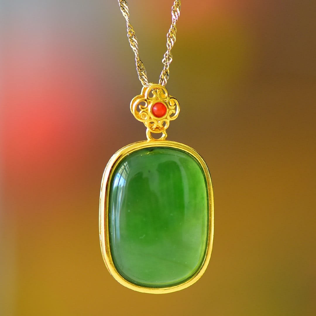 An Exquisite Sterling Silver-Gold Plated Inlaid Jasper Pendant: An Exquisite Sterling Silver-Gold Plated Inlaid Jasper Pendant,Size:0.6inx0.9in 纯银镀金镶碧玉吊坠