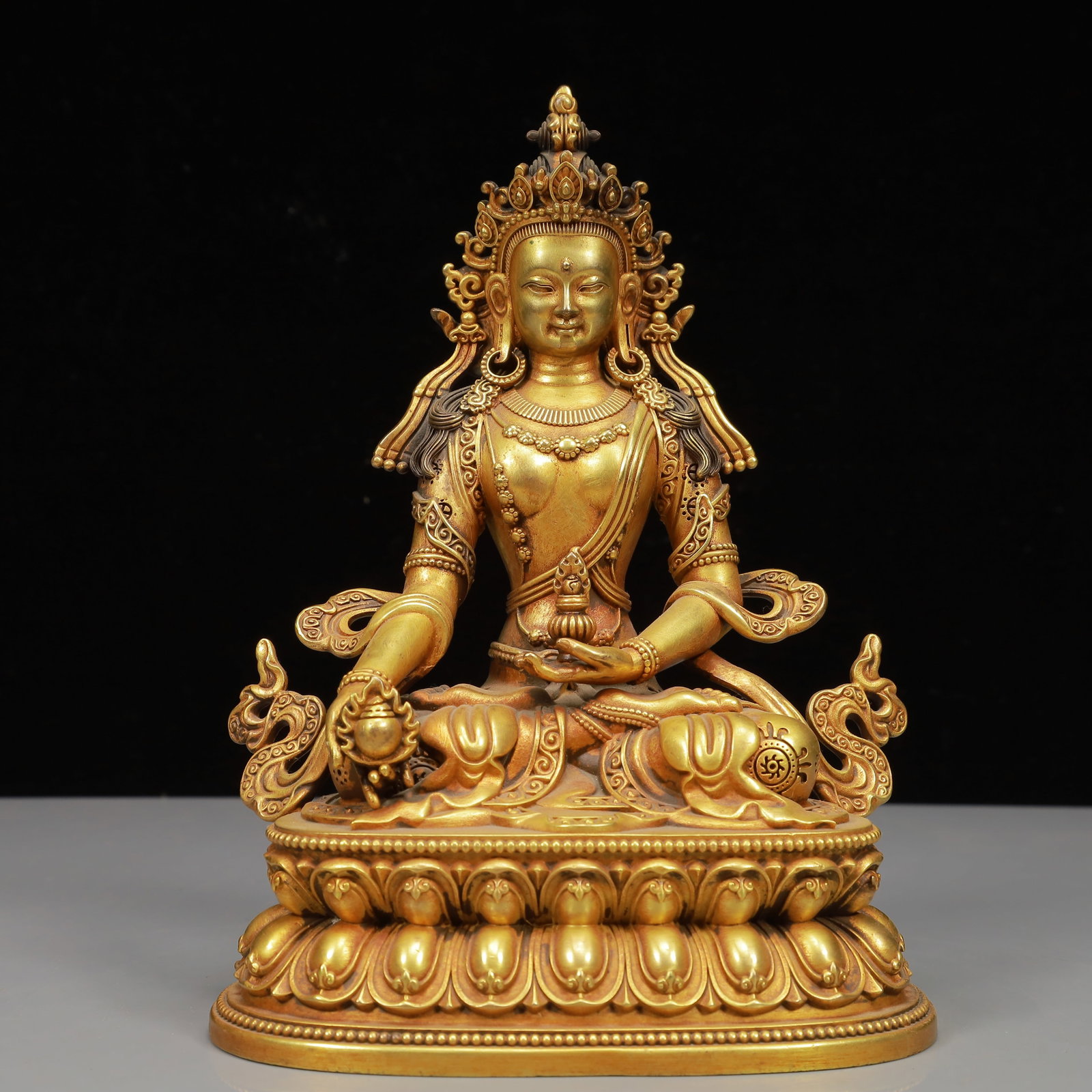 A Solemn Gilt Bronze Statue of Tara: A Solemn Gilt Bronze Statue of Tara,Ming Dynasty, China,Yongle Six-character Mark,Size:5.9inx4.3inx8.3in,Weight:1900g 铜鎏金度母像,中国明代,