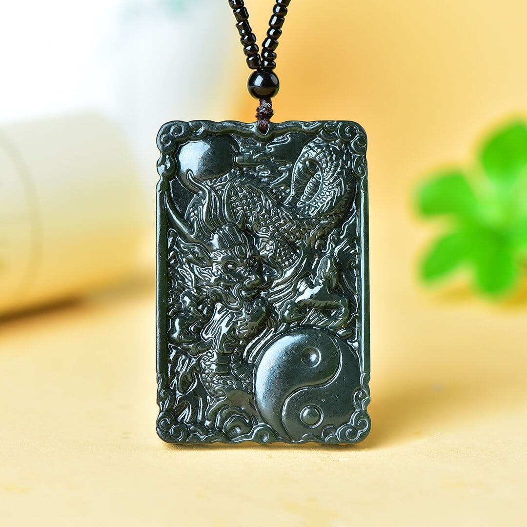 An Exquisite Sapphire Dragon Pattern Pendant: An Exquisite Sapphire Dragon Pattern Pendant,Size:1.6inx2.4in 寓意:纳福.辟邪.代表吉祥 青玉龙纹吊坠