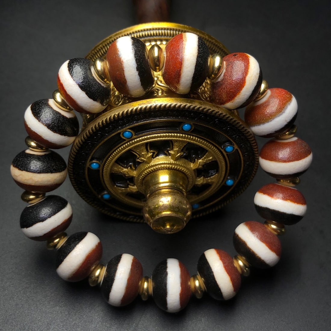 An Exquisite Agate Bracelet: An Exquisite Agate Bracelet,Size:0.6inx0.5in*15 玛瑙手串