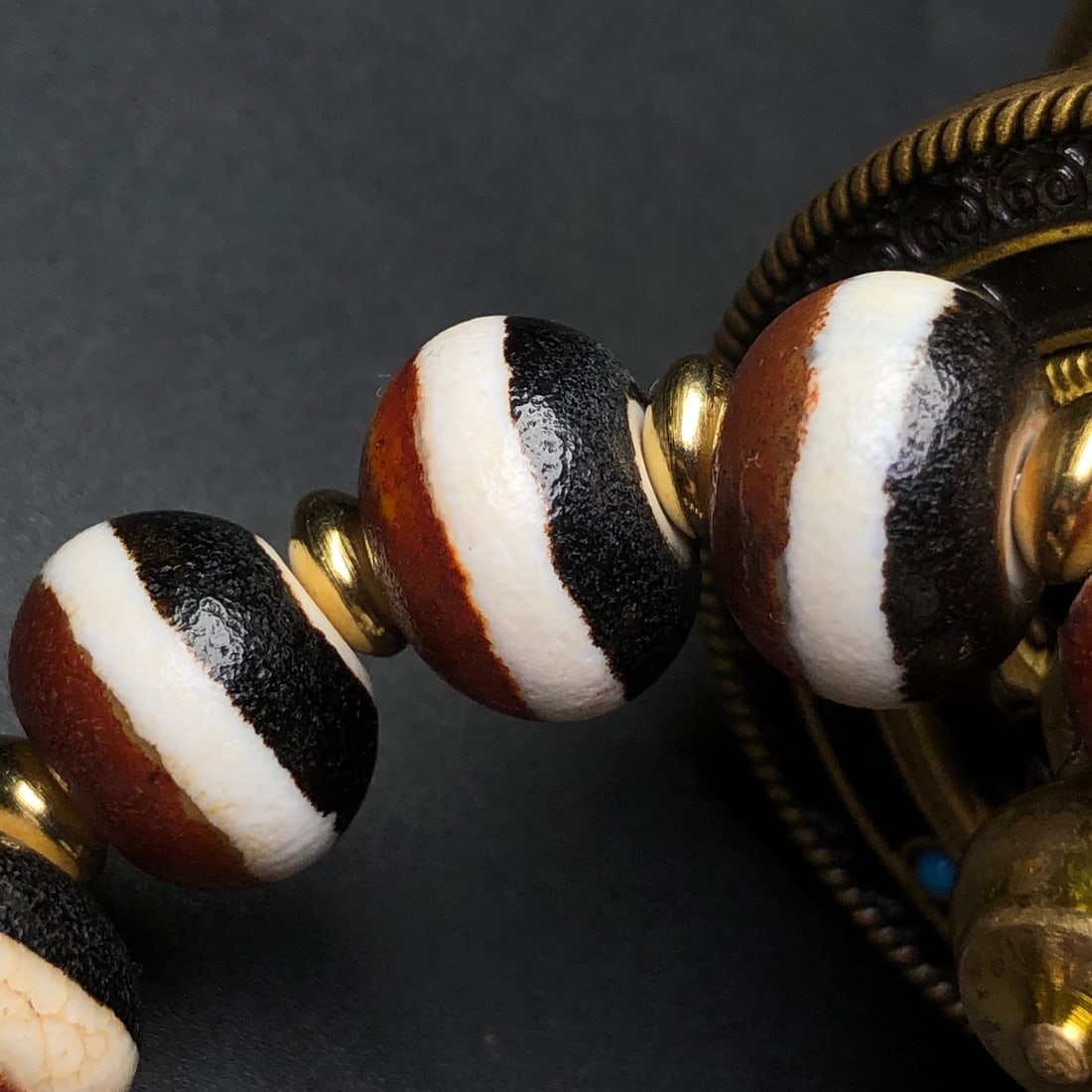 An Exquisite Agate Bracelet - 7