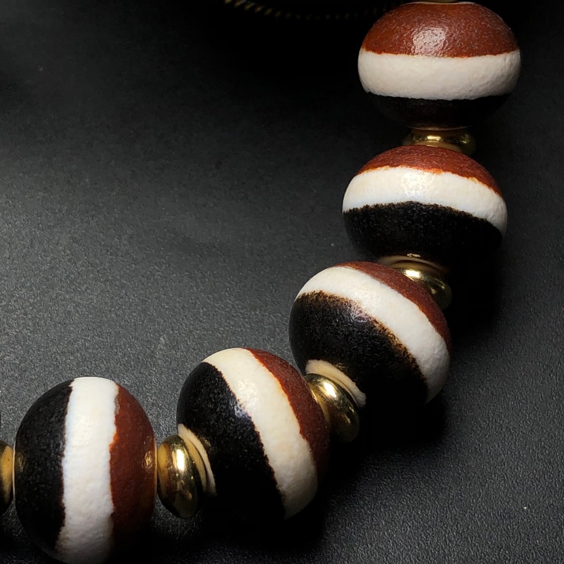 An Exquisite Agate Bracelet - 8