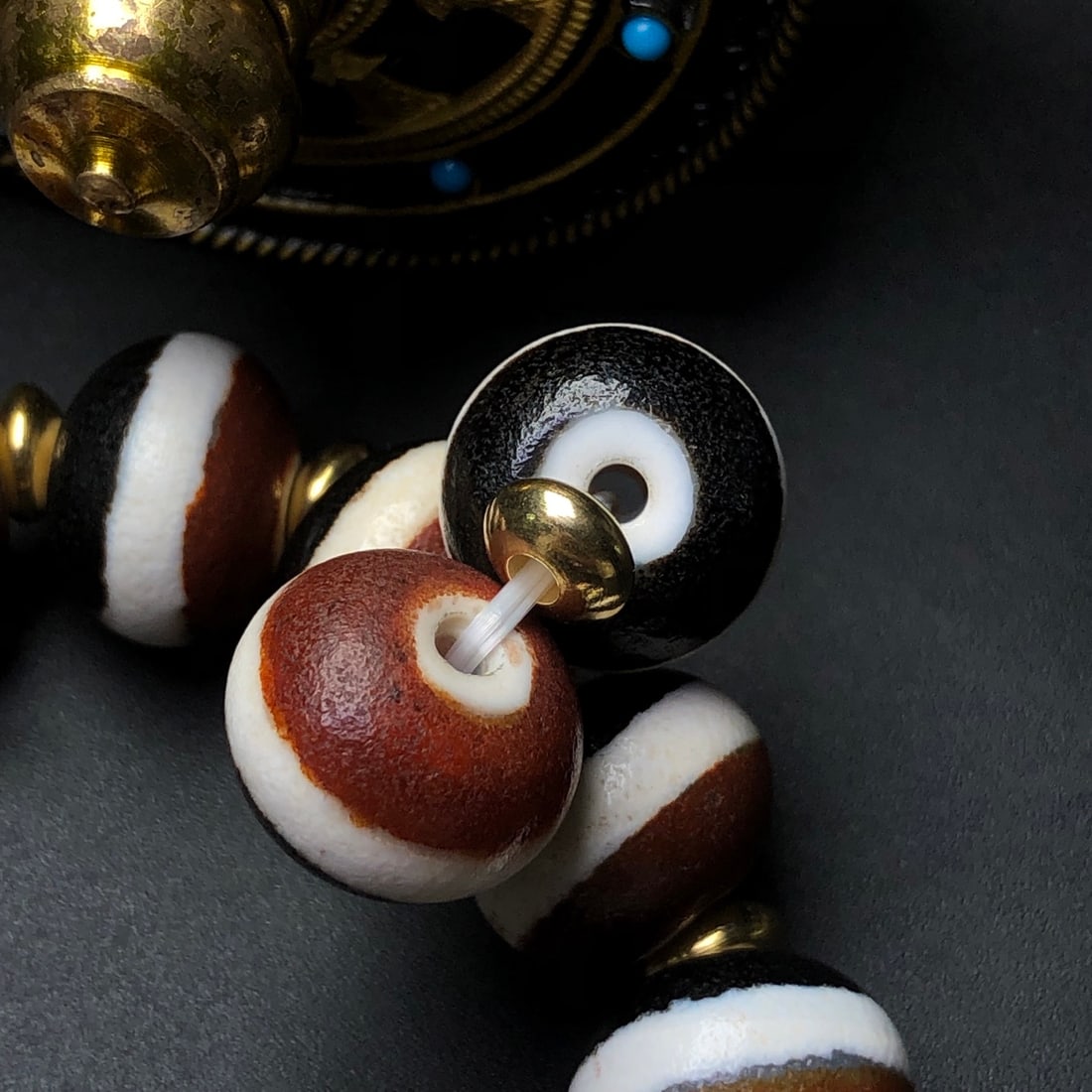 An Exquisite Agate Bracelet - 9