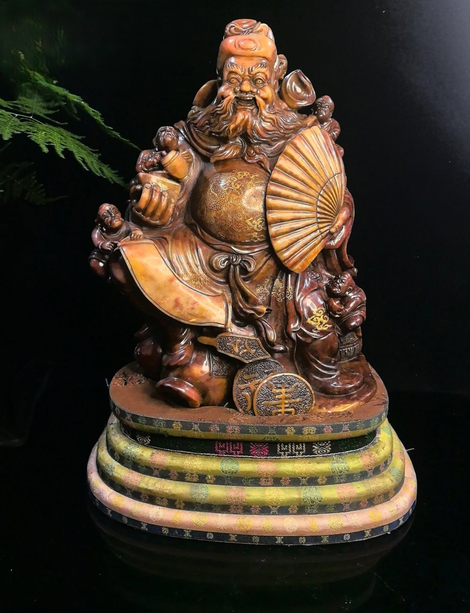 An Exquisite Tianhuang Stone Figure Seal,with Poem: An Exquisite Tianhuang Stone Figure Seal,with Poem,Qing Dynasty,China,Size:13inx9.8in,Weight:11.78kg 田黄石人物印章,带诗文,中国&