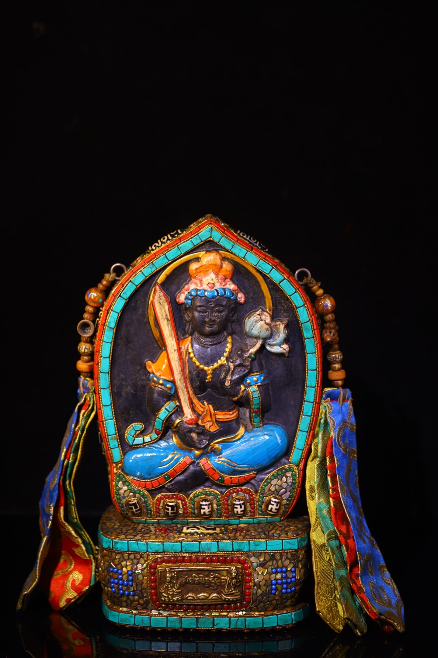 An Exquisite Meteorite Inlaid Dzi Bead and Turquoise Buddha Statue Ornament: An Exquisite Meteorite Inlaid Dzi Bead and Turquoise Buddha Statue Ornament,Qing Dynasty,China,Size:11.8inx6.3inx3.9in,Weight:6800g 陨石嵌天珠和绿松