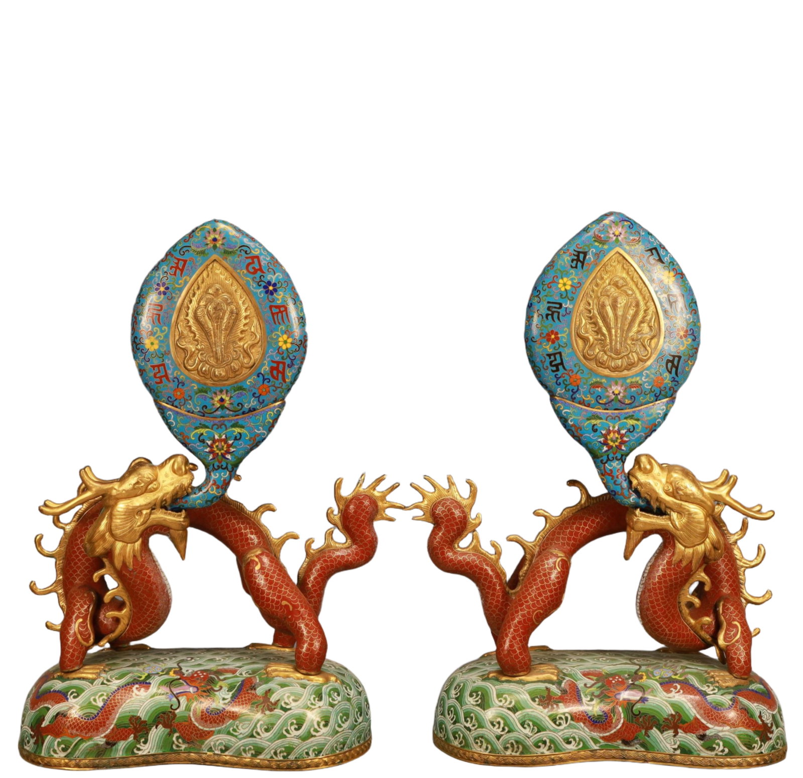 A Pair of Huge Cloisonne Seawater and Dragon Pattern Ornament,Qing Dynasty, China,Qianlong: A Pair of Huge Cloisonne Seawater and Dragon Pattern Ornament,Qing Dynasty, China,Qianlong Six-character Mark,Size:19.3inx9.4inx24.4in,Weight:15600g 一对景泰蓝海