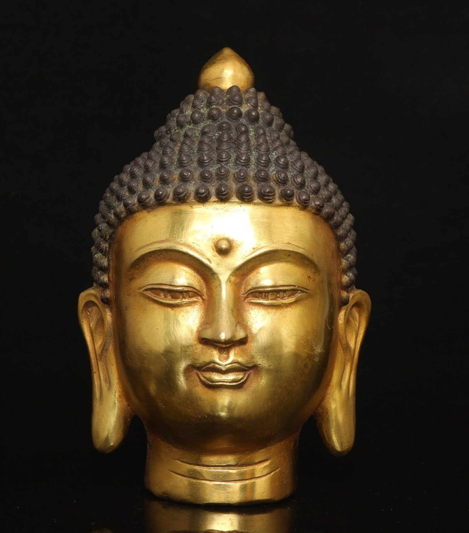 A Solemn Gilt Bronze Statue of Sakyamuni Head: A Solemn Gilt Bronze Statue of Sakyamuni Head,Qing Dynasty,China,Qianlong Four-Character Mark,Size:7.1inx4.7in,Weight:1.8kg 铜鎏金释迦摩尼佛头,